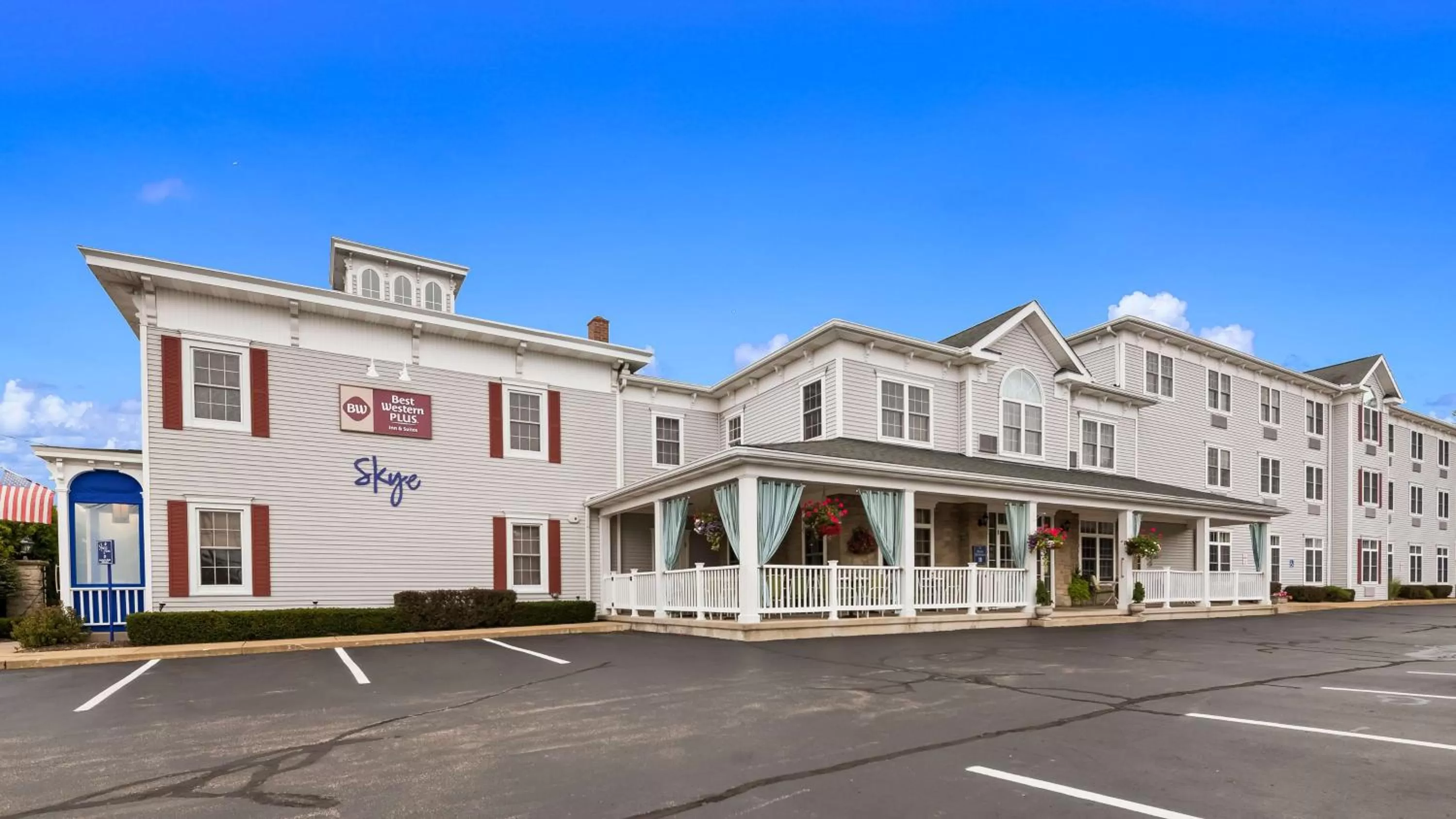 Property building in Best Western Plus Mentor-Cleveland Northeast
