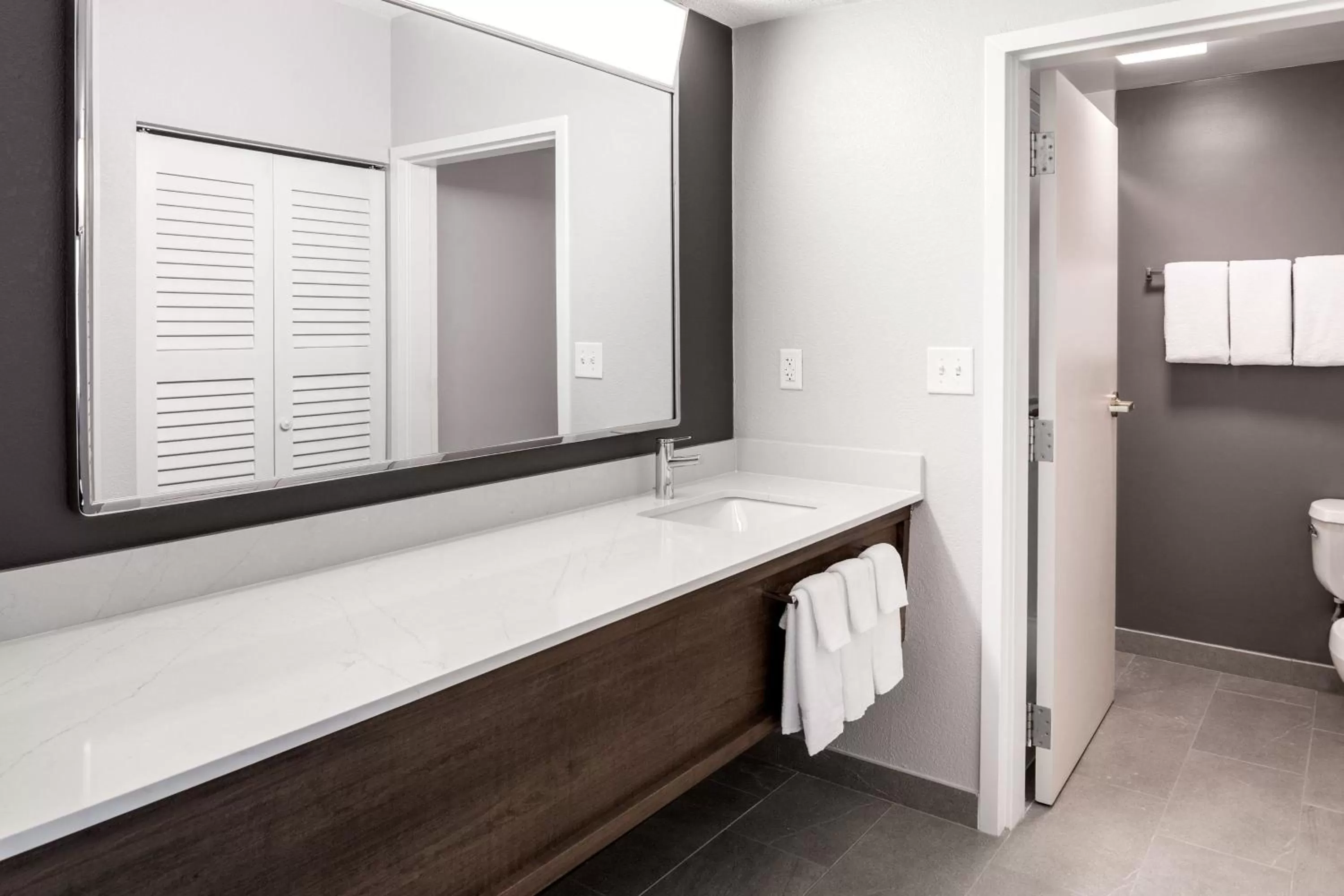 Bathroom in Courtyard by Marriott Charlotte Ballantyne