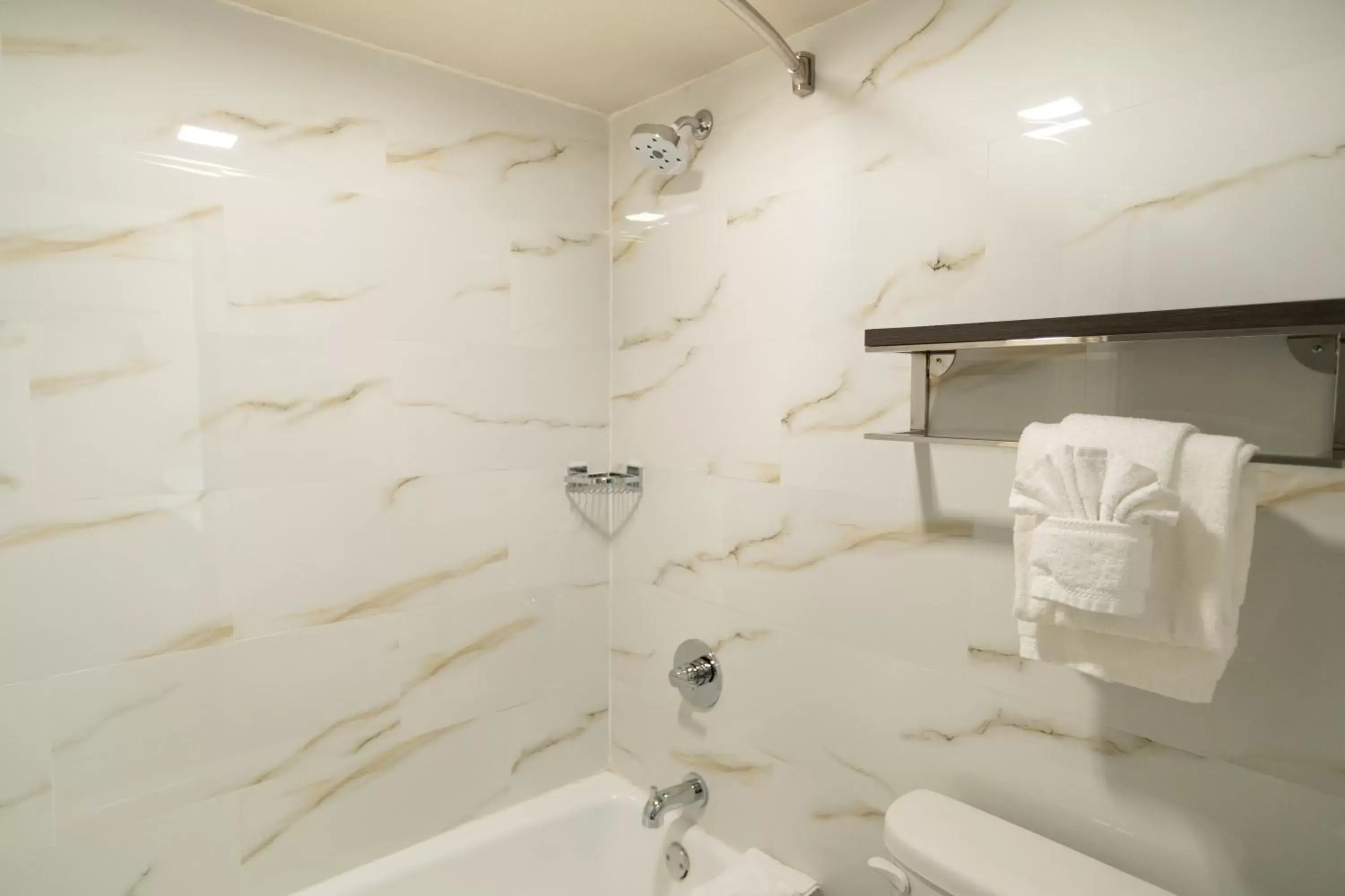 King Room - Non-Smoking in SureStay Plus Hotel by Best Western Point Richmond King Room - Non-Smoking in SureStay Plus Hotel by Best Western Point Richmond