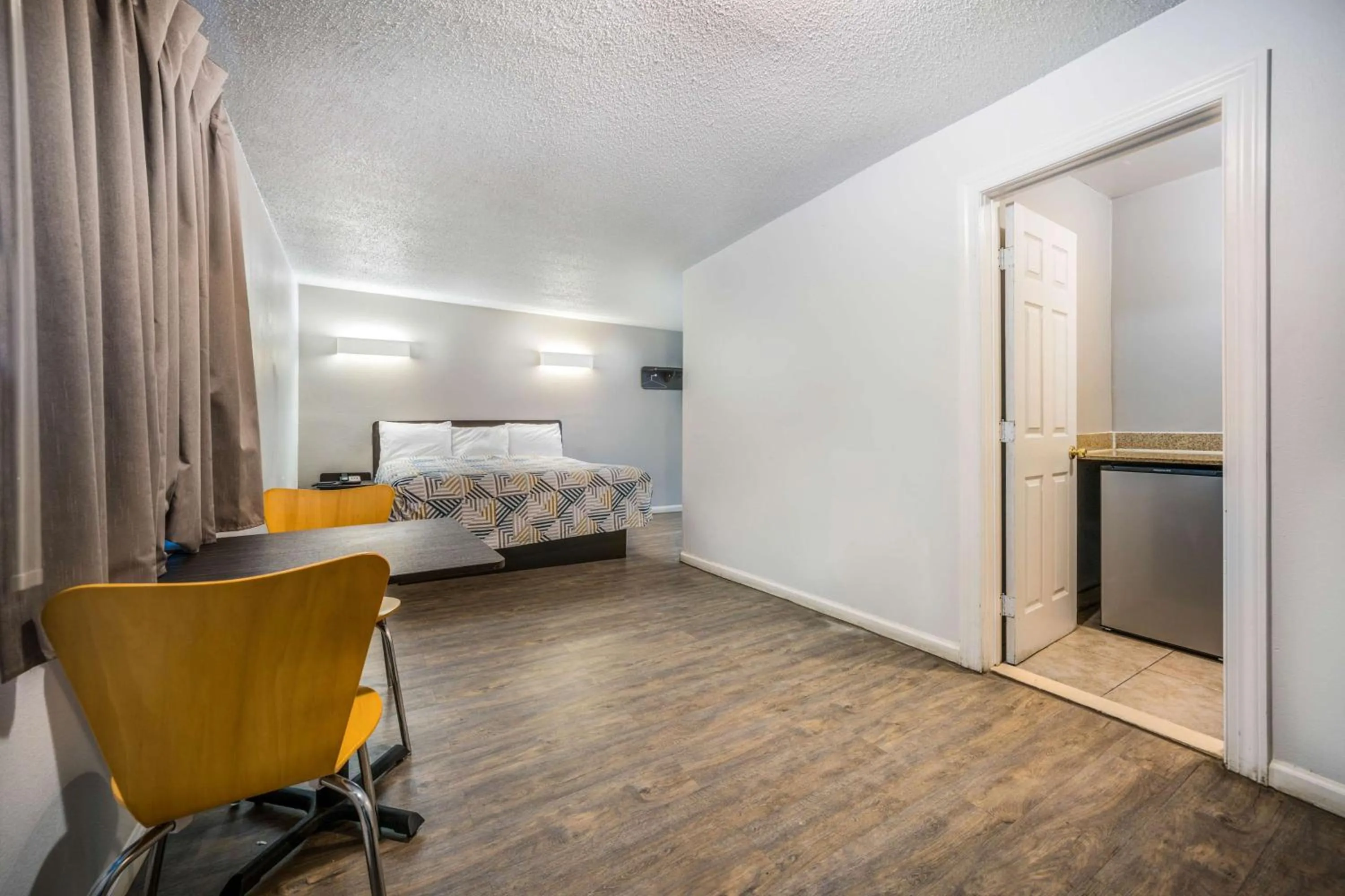 Photo of the whole room, Bed in Motel 6-Toms River, NJ