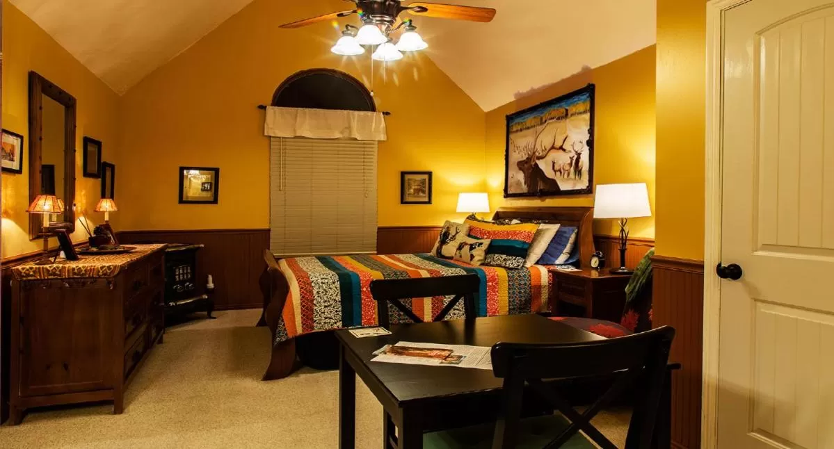 Photo of the whole room in 2 Cranes Inn - Zion