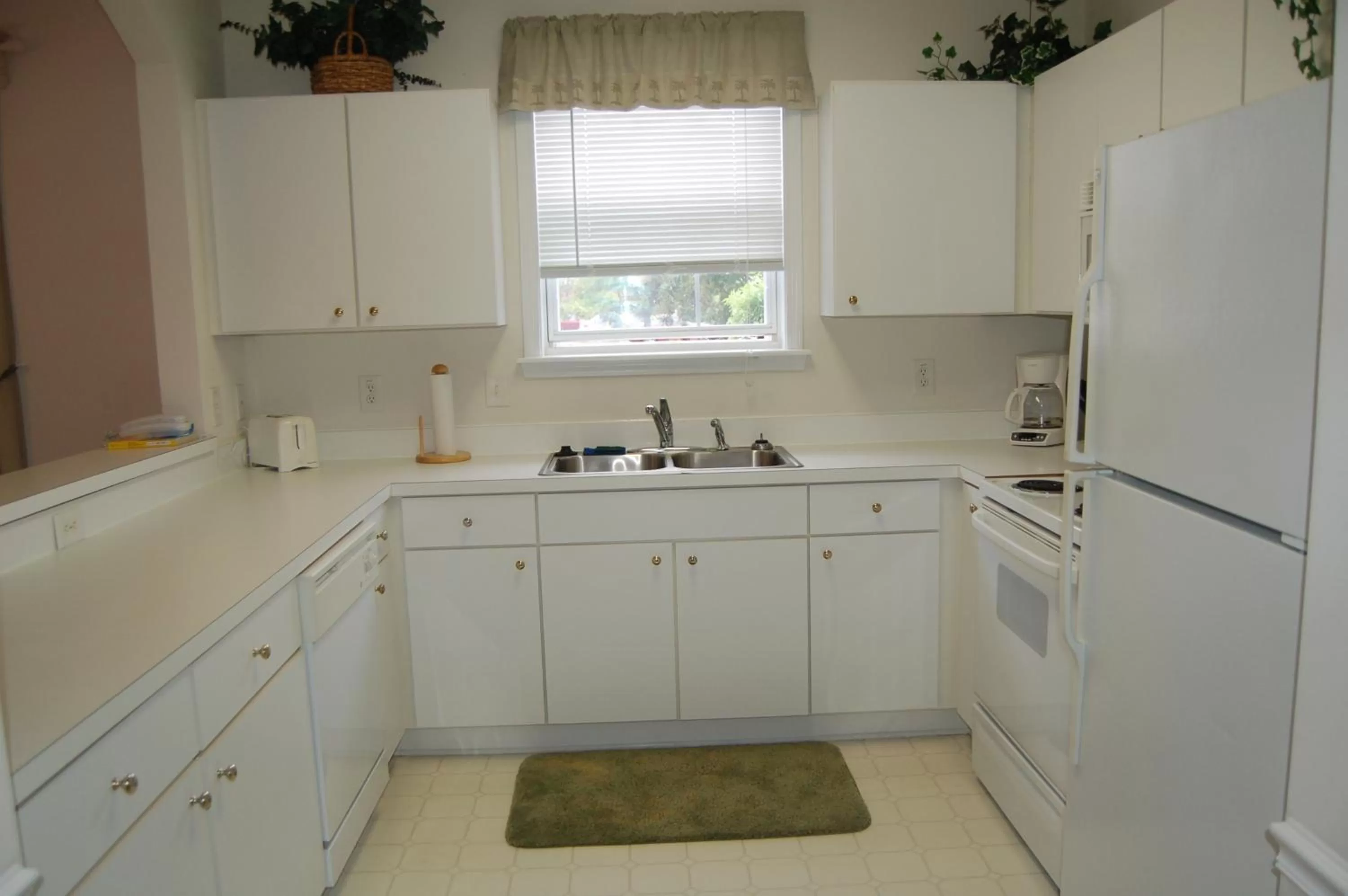 Kitchen or kitchenette in Barefoot Resort Golf & Yacht Club Villas
