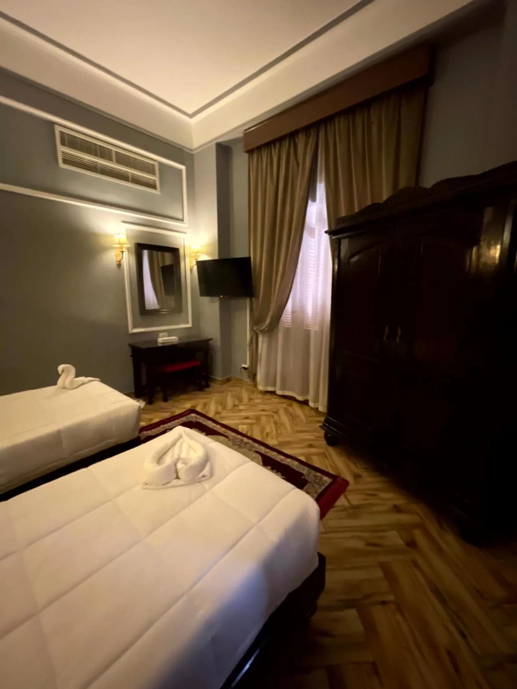 Bedroom, Bed in Cosmopolitan hotel