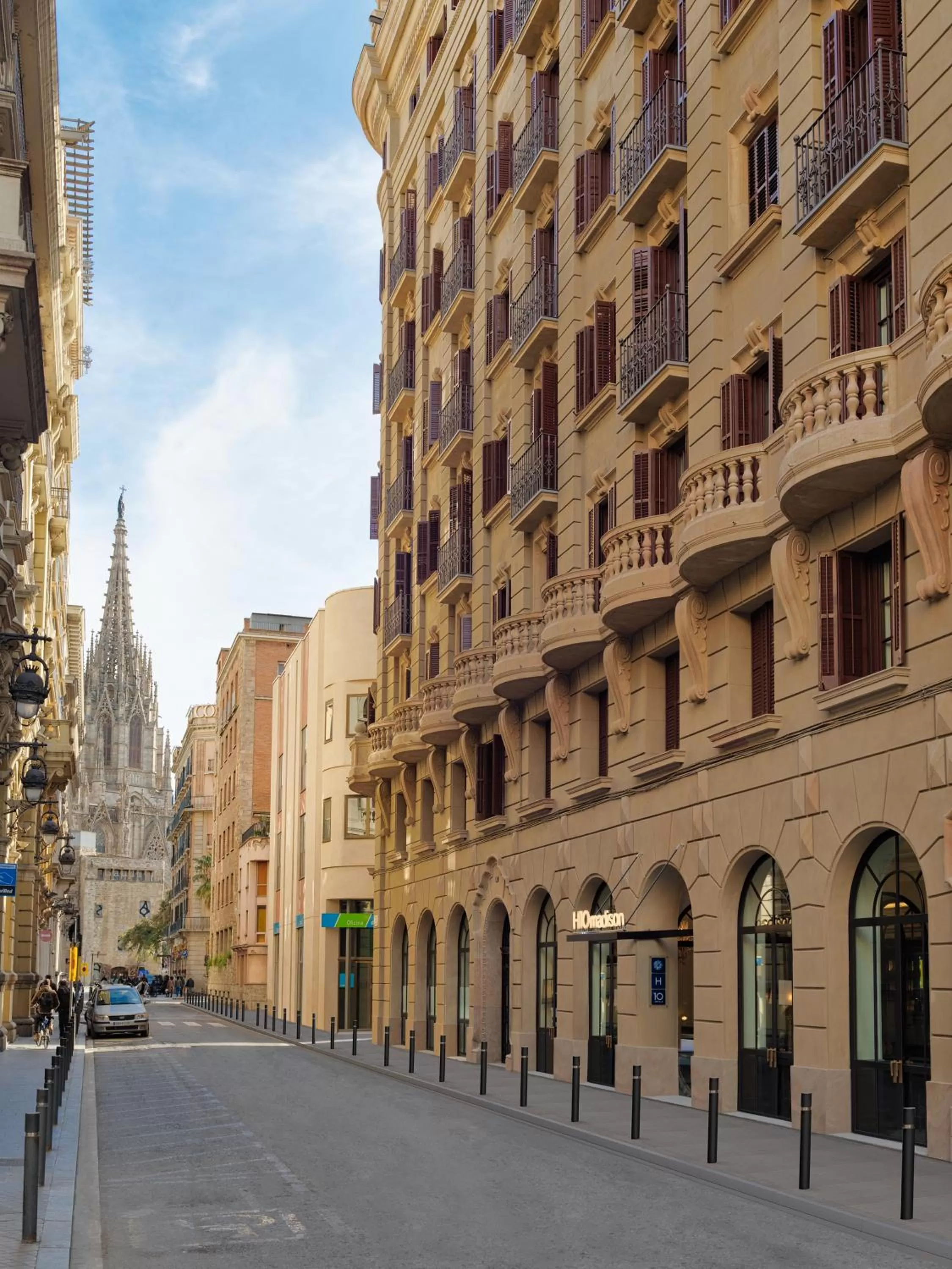 Facade/entrance in H10 Madison 4* Sup