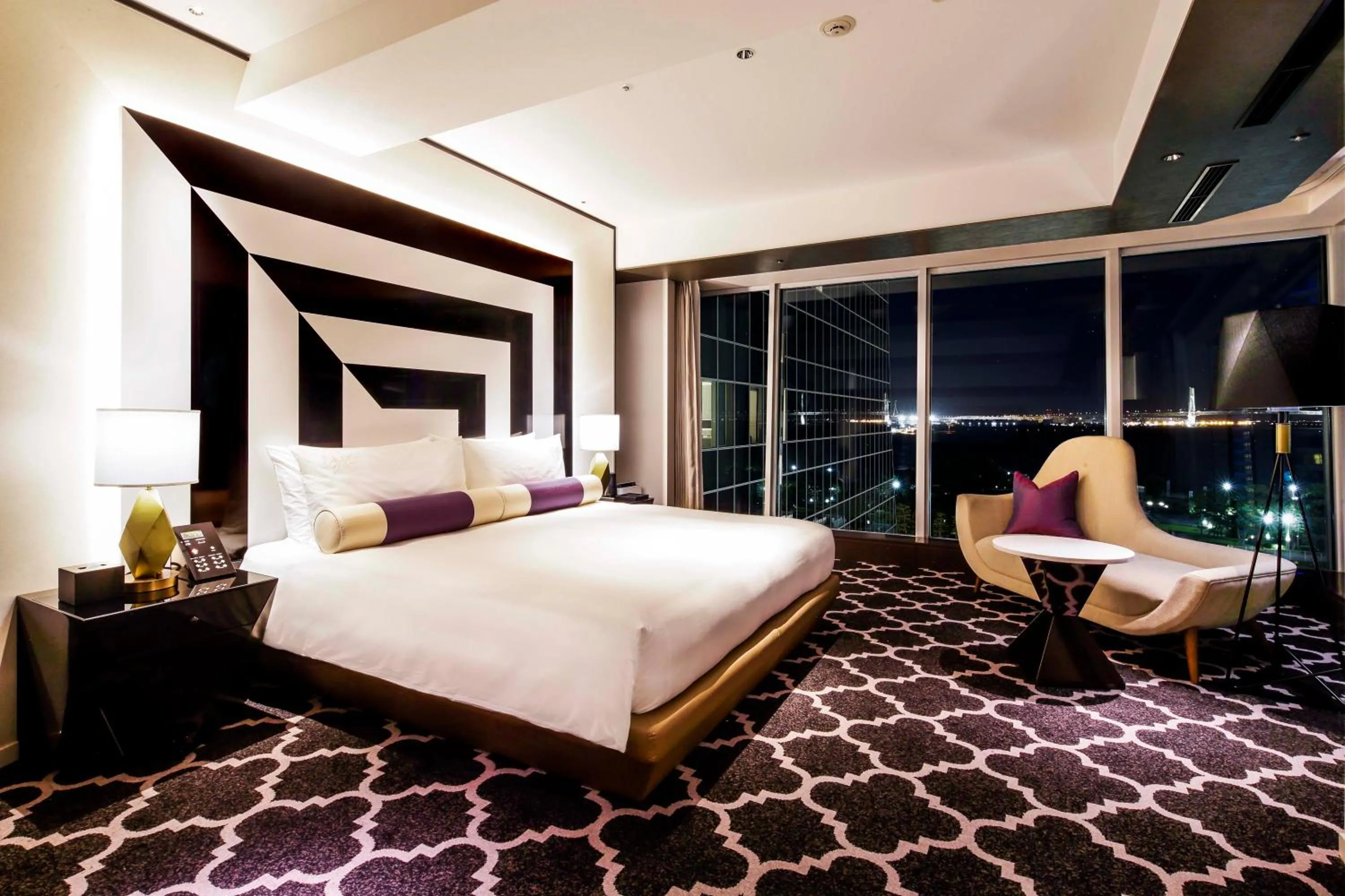 Photo of the whole room, Bed in The Kahala Hotel & Resort Yokohama