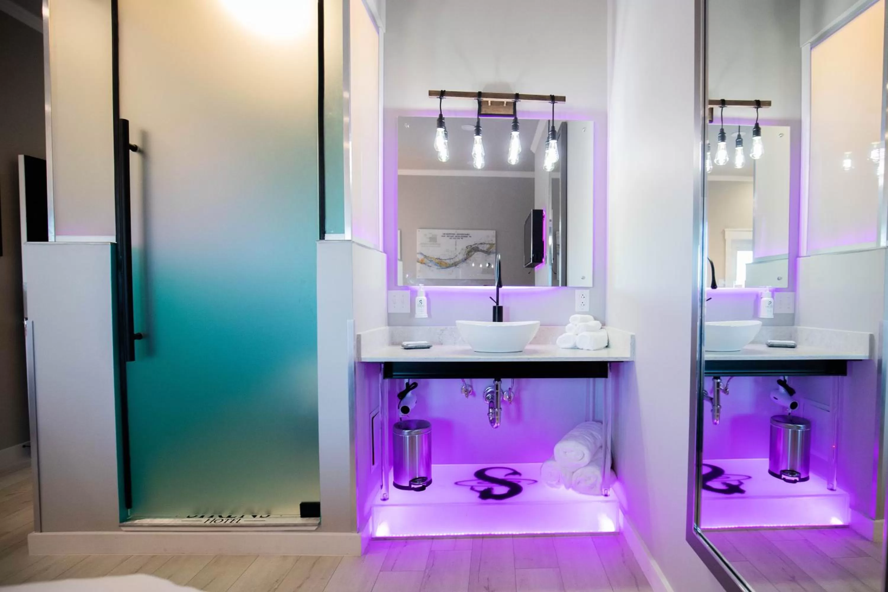 Bedroom in River Sirens Hotel-Contactless Check in Hotel