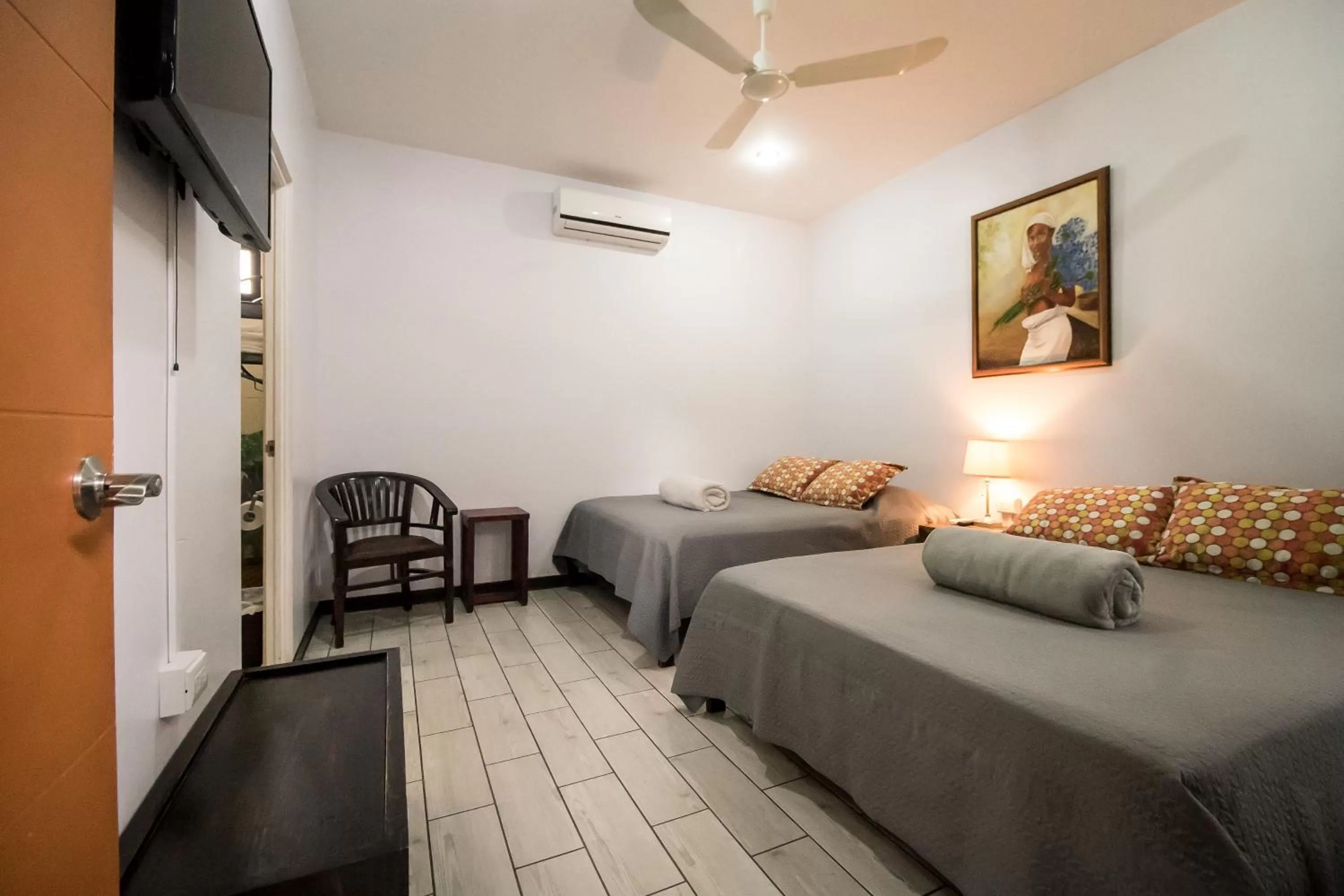 TV and multimedia, Bed in Terida Airport B&B