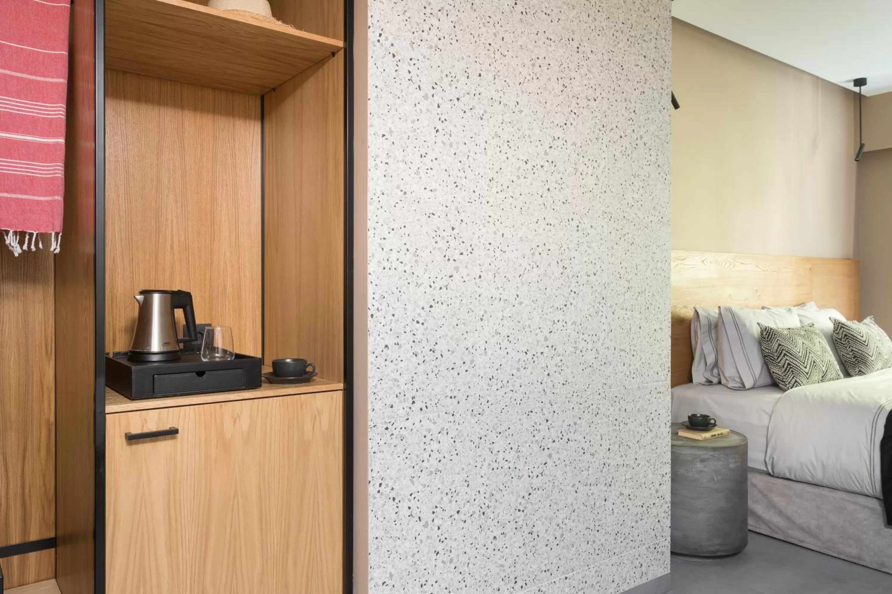 Coffee/tea facilities, Bed in 11 Enteka Acropolis Suites