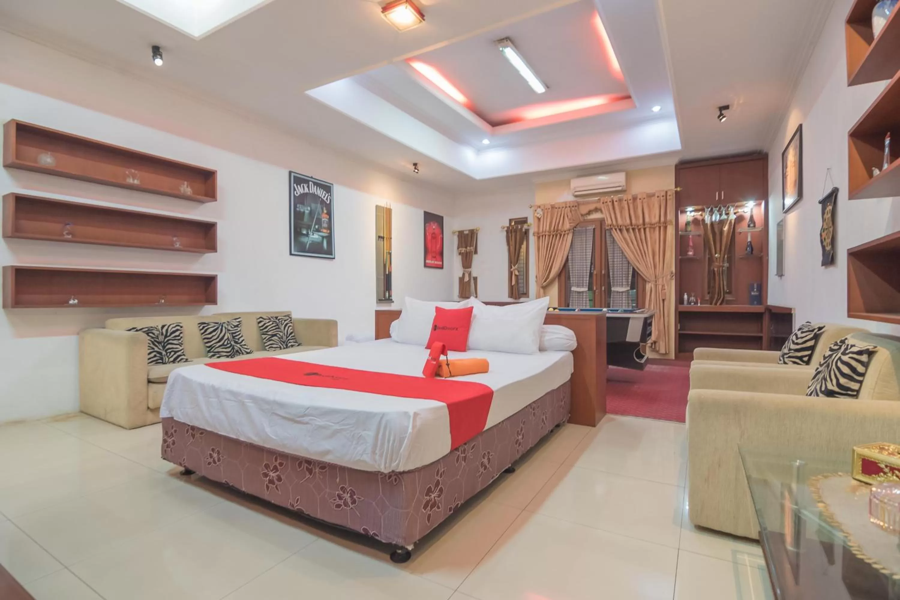 Bedroom, Bed in RedDoorz Syariah near Margahayu Raya