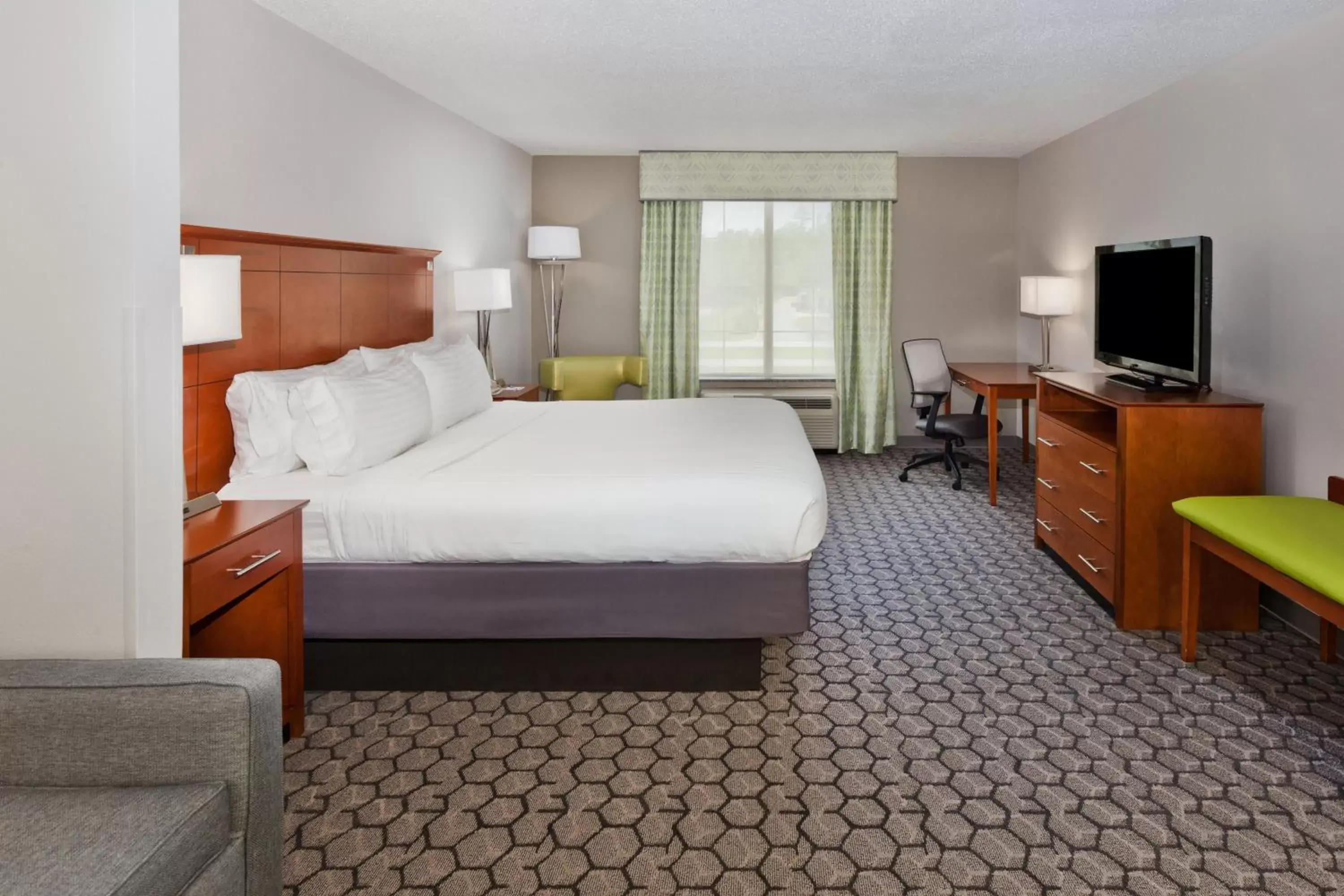 Suite Feature - Non-Smoking in Holiday Inn Express Phenix City-Fort Benning by IHG Suite Feature - Non-Smoking in Holiday Inn Express Phenix City-Fort Benning by IHG