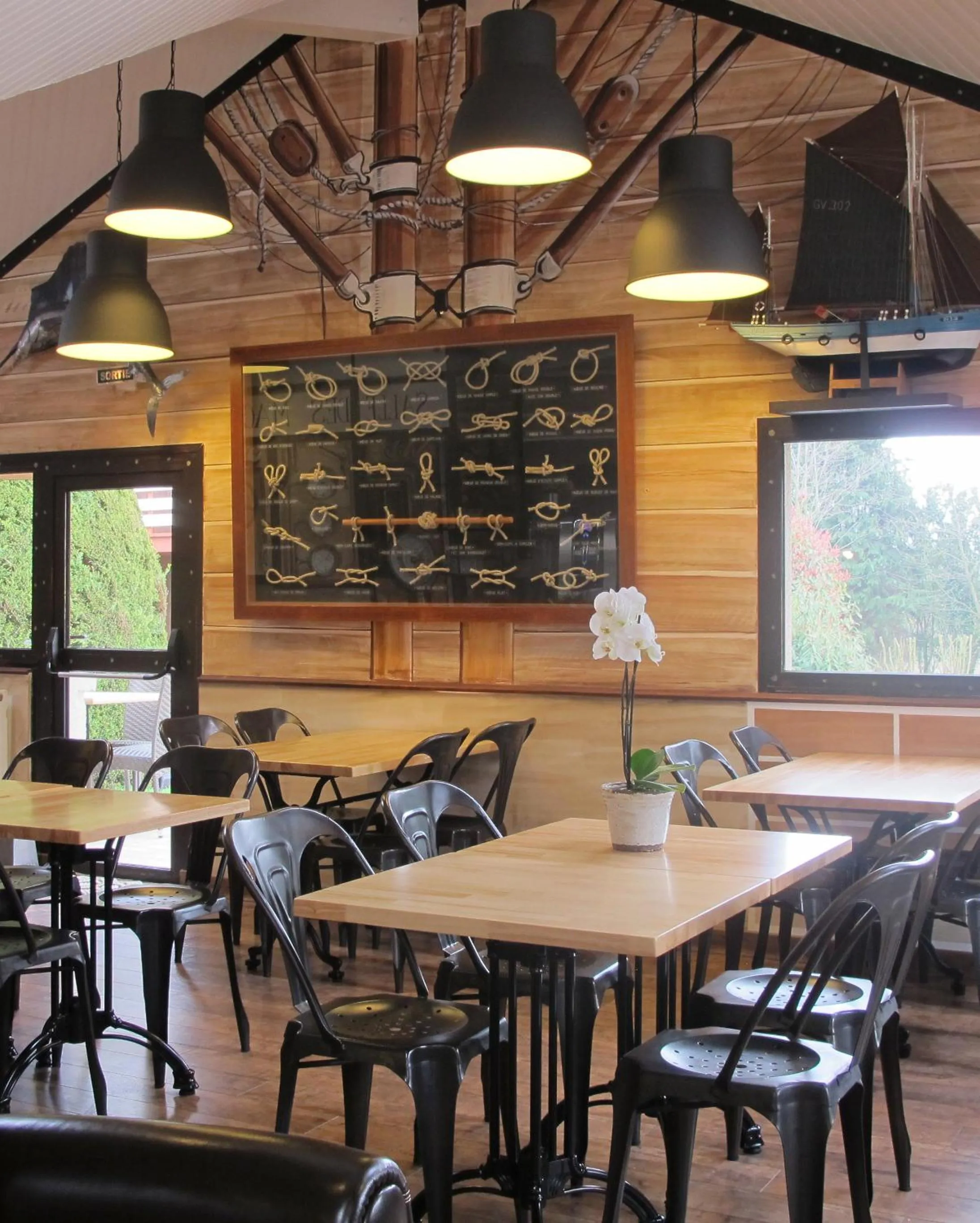 Lobby or reception in Hotel Nuit Et Jour - La Maison de Lucile