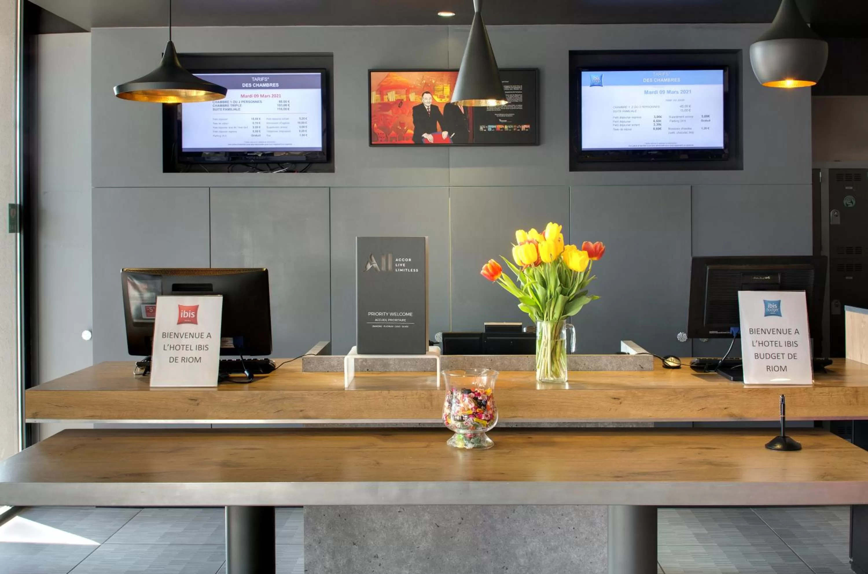 Lobby or reception in ibis Clermont Ferrand Nord Riom