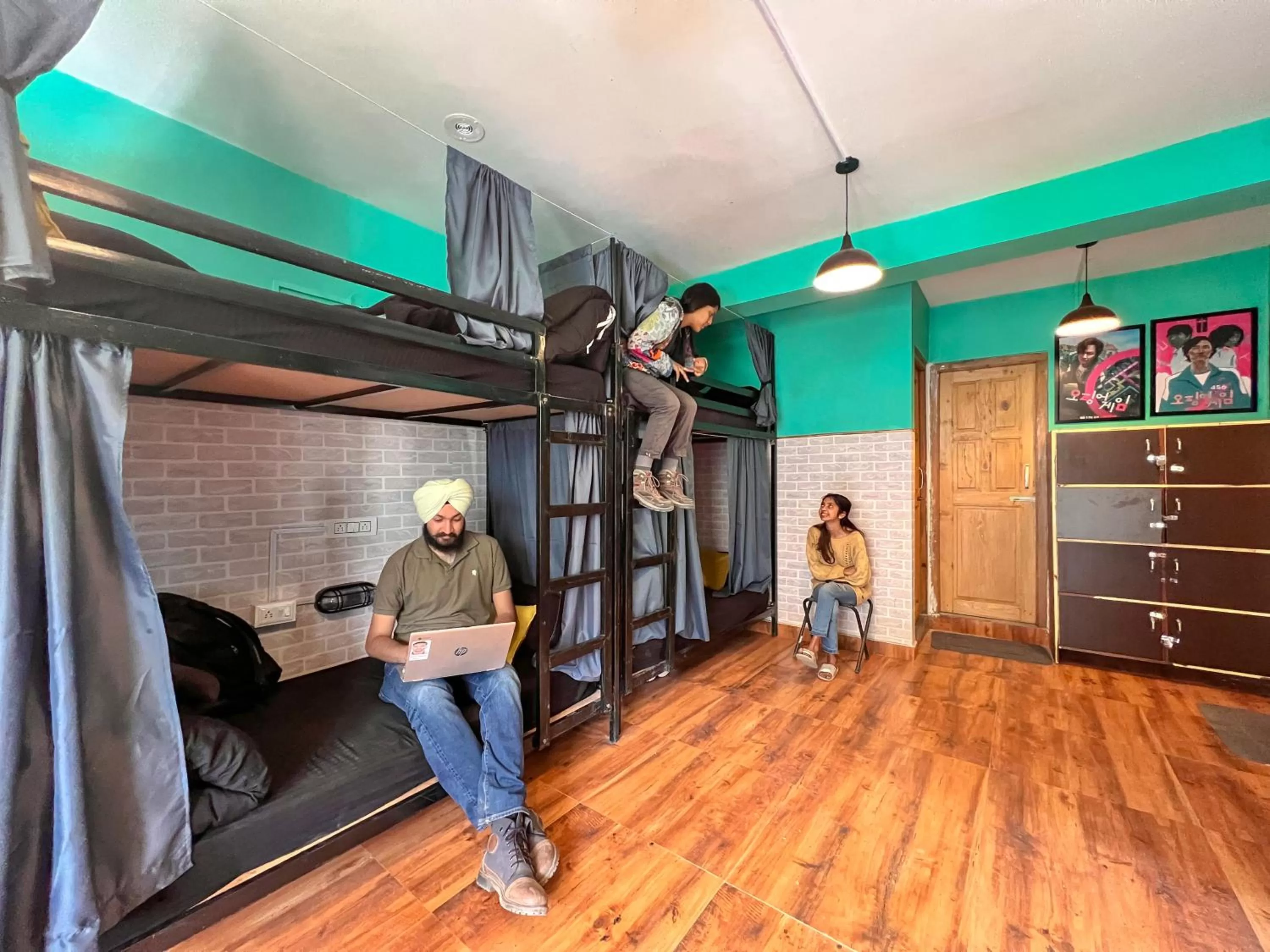 Whoopers Hostel Manali