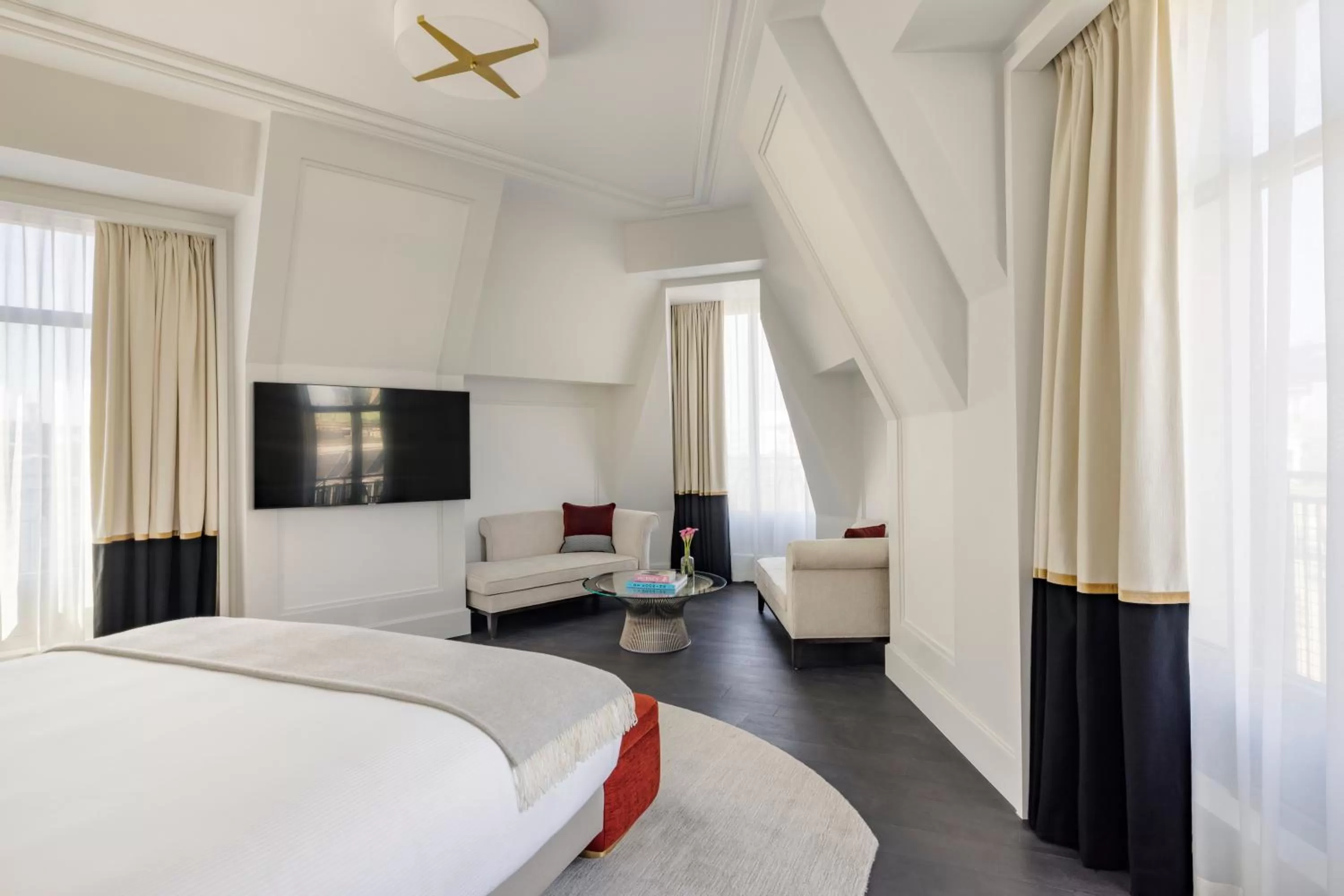 Photo of the whole room, Bed in Kimpton - St Honoré Paris by IHG