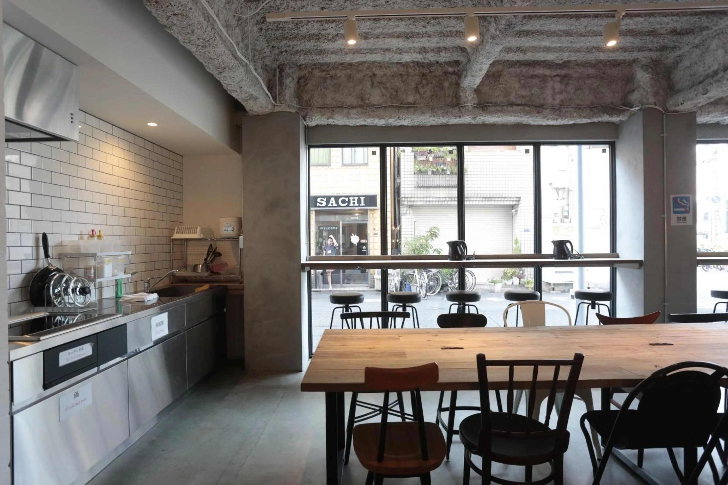 Communal kitchen in Hotel Sunplaza 2