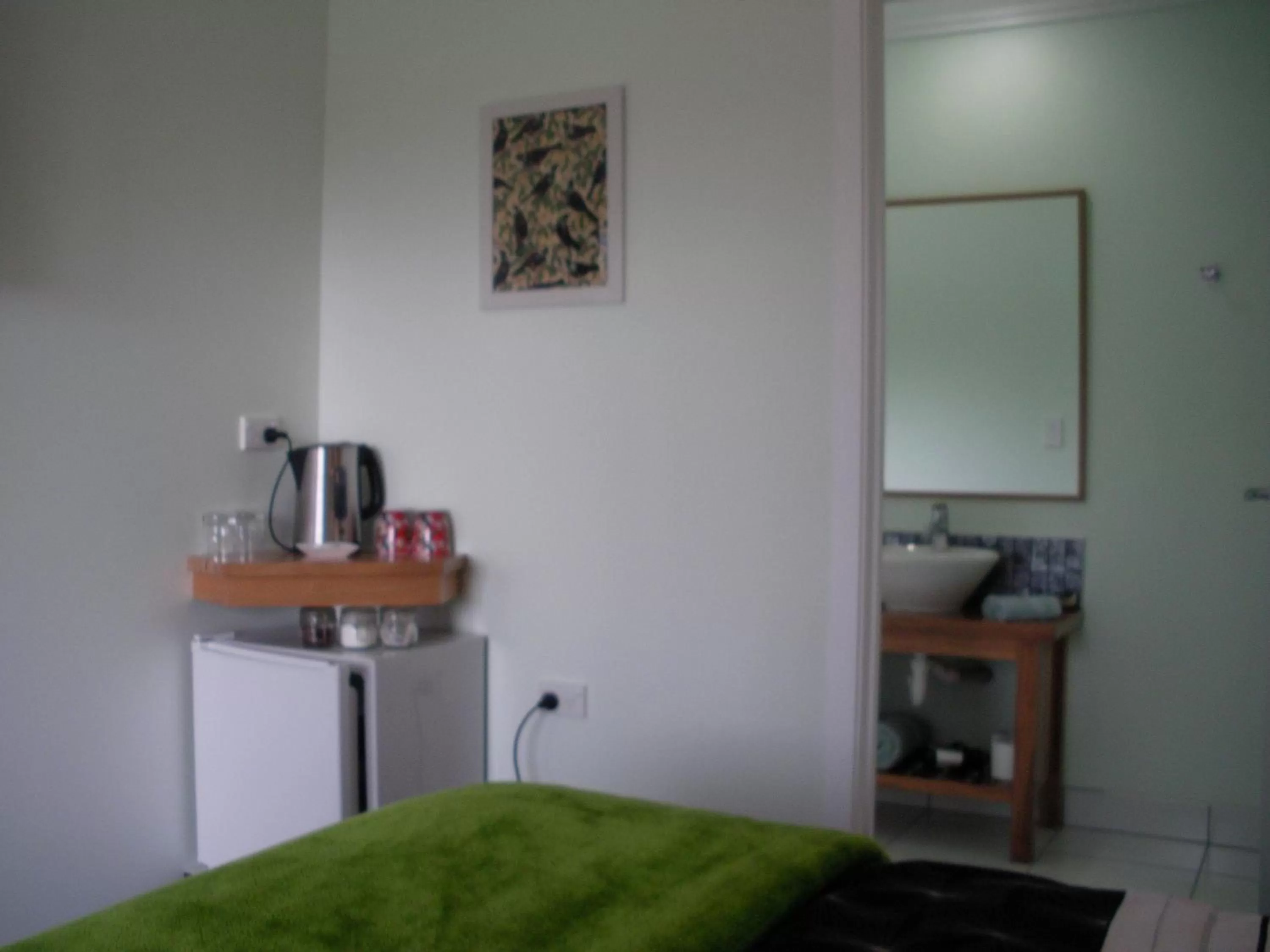 Food and drinks, Bed in Mahinapua Retreat B&B