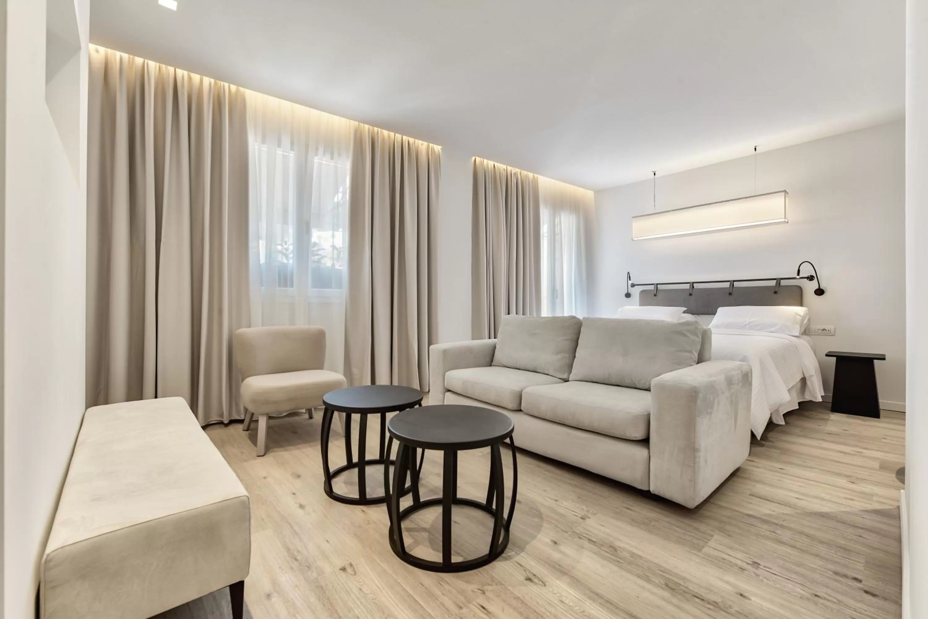 Photo of the whole room, Bed in Bitzaro Boutique Hotel