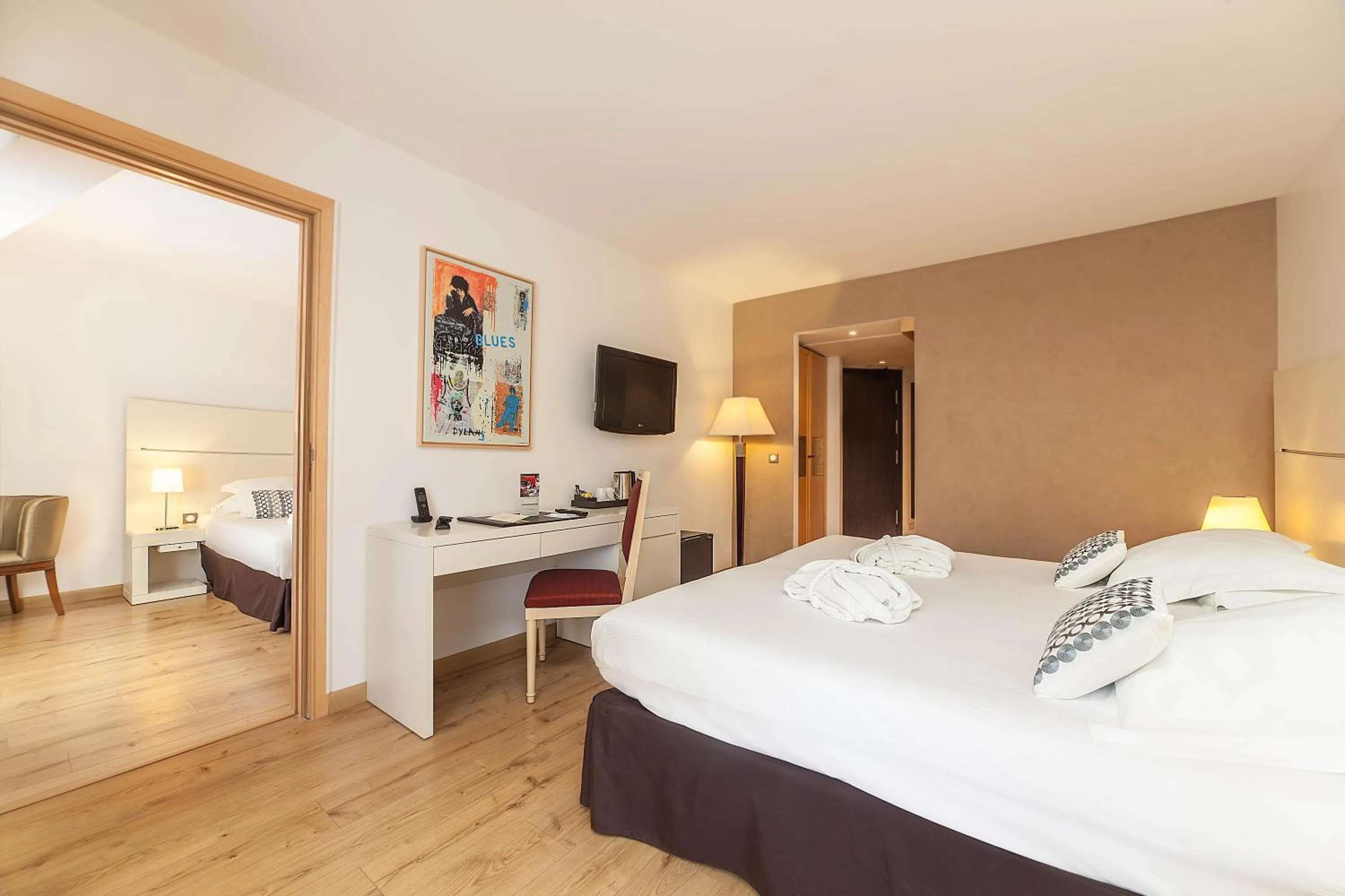 Bed in Hôtel Montaigne & Spa - Cannes Centre