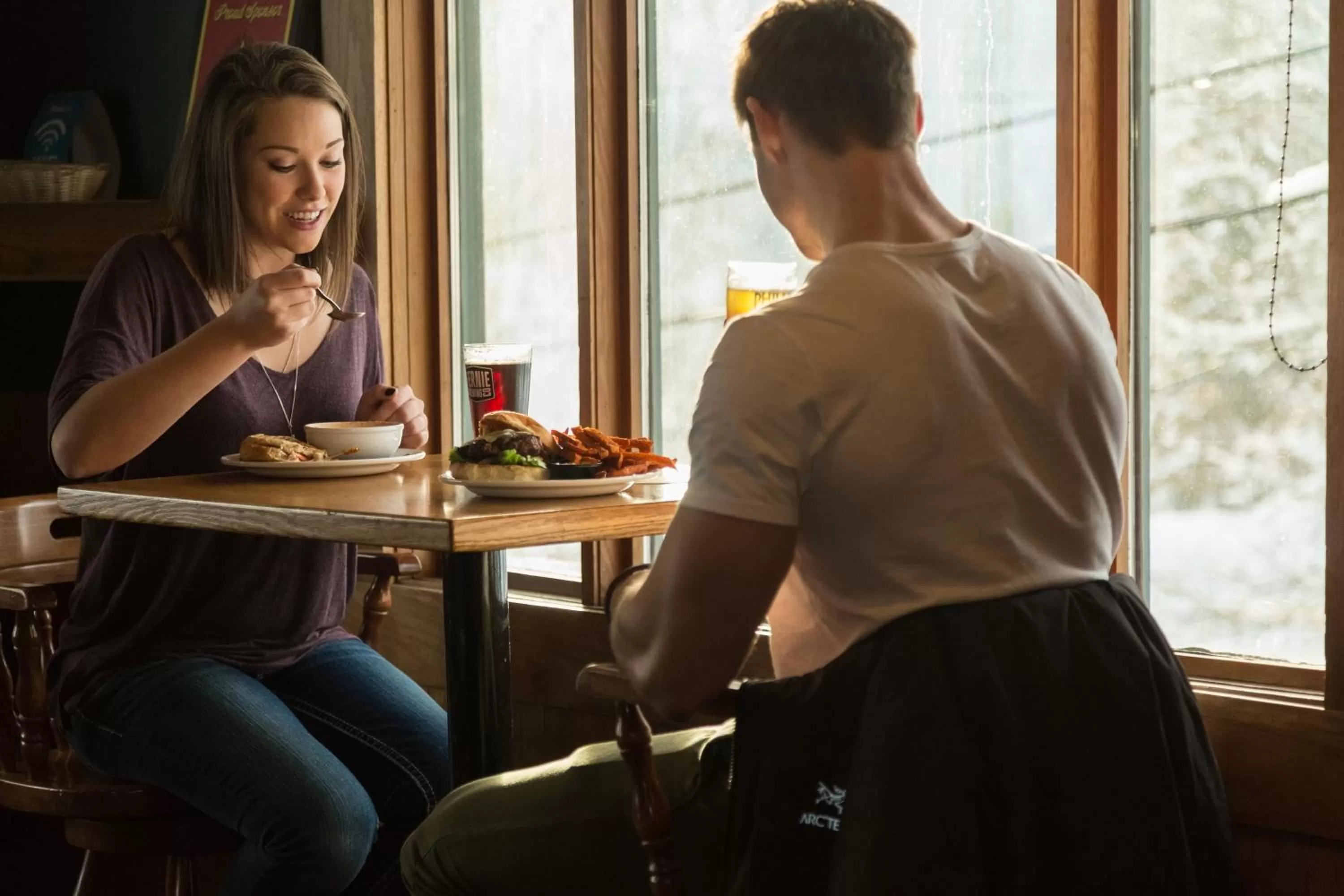 Restaurant/places to eat in The Flying Steamshovel Inn