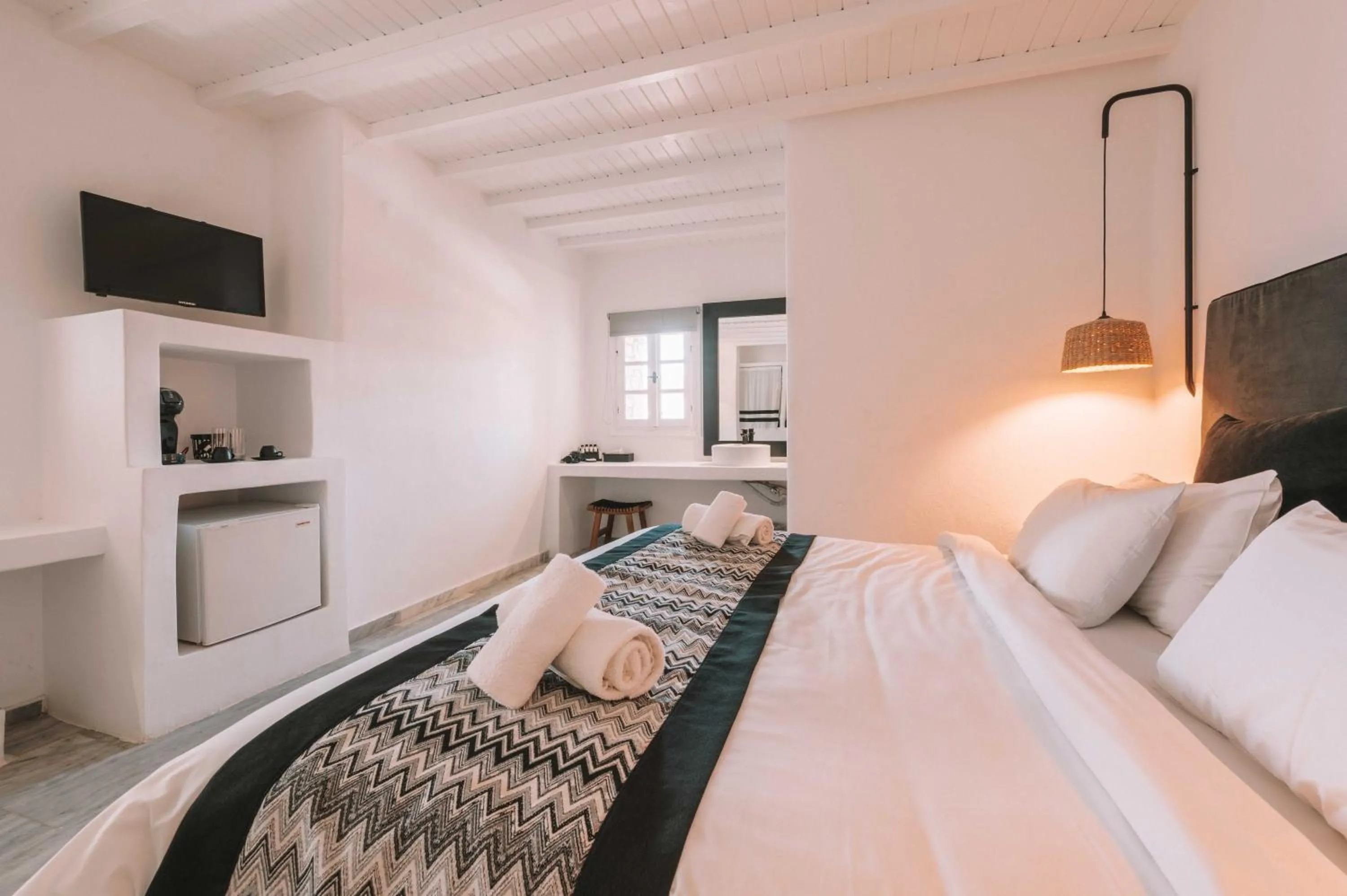 Bedroom, Bed in Mr & Mrs White Mykonos