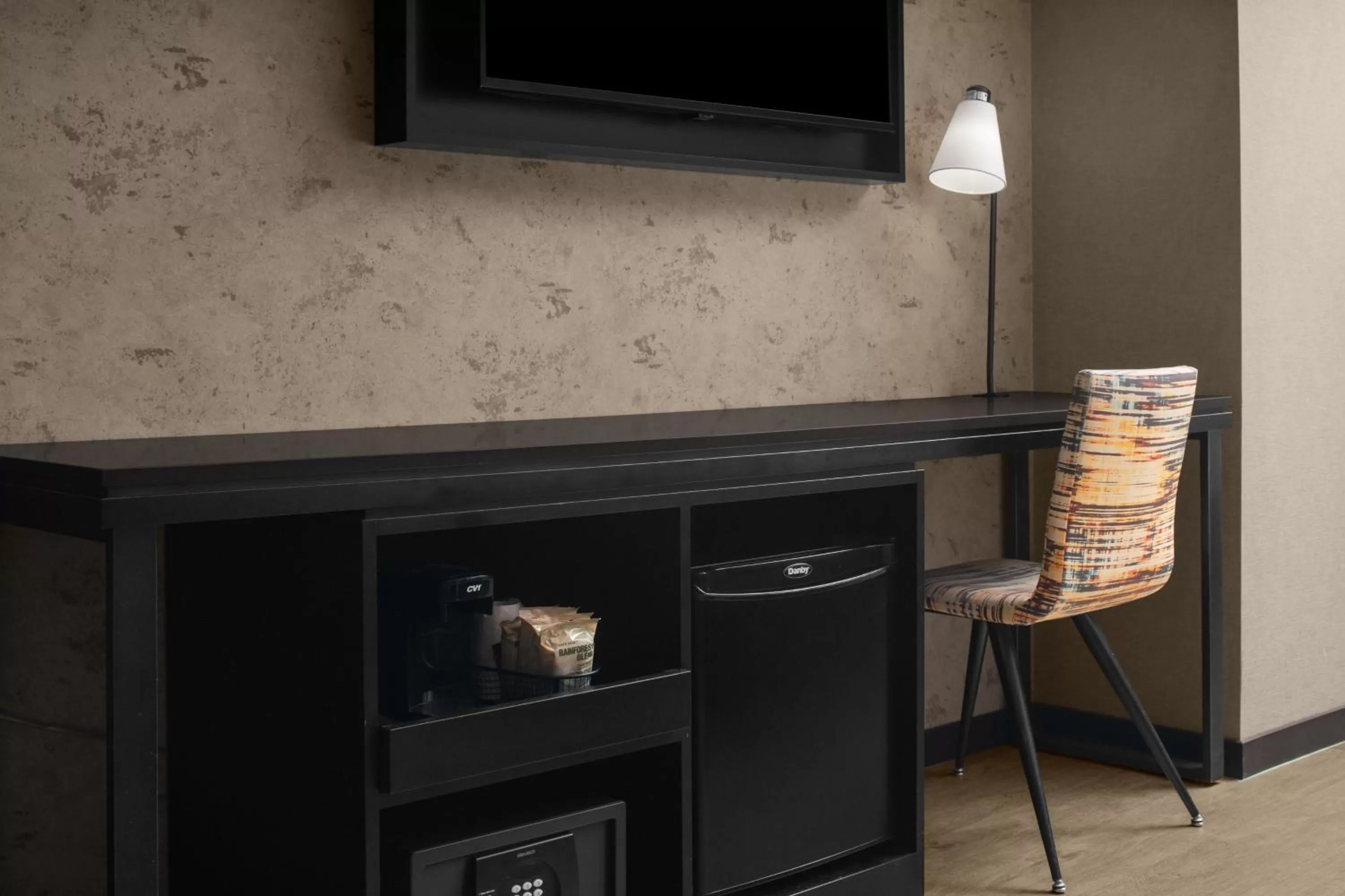 Photo of the whole room in Courtyard by Marriott New York World Trade Center Area