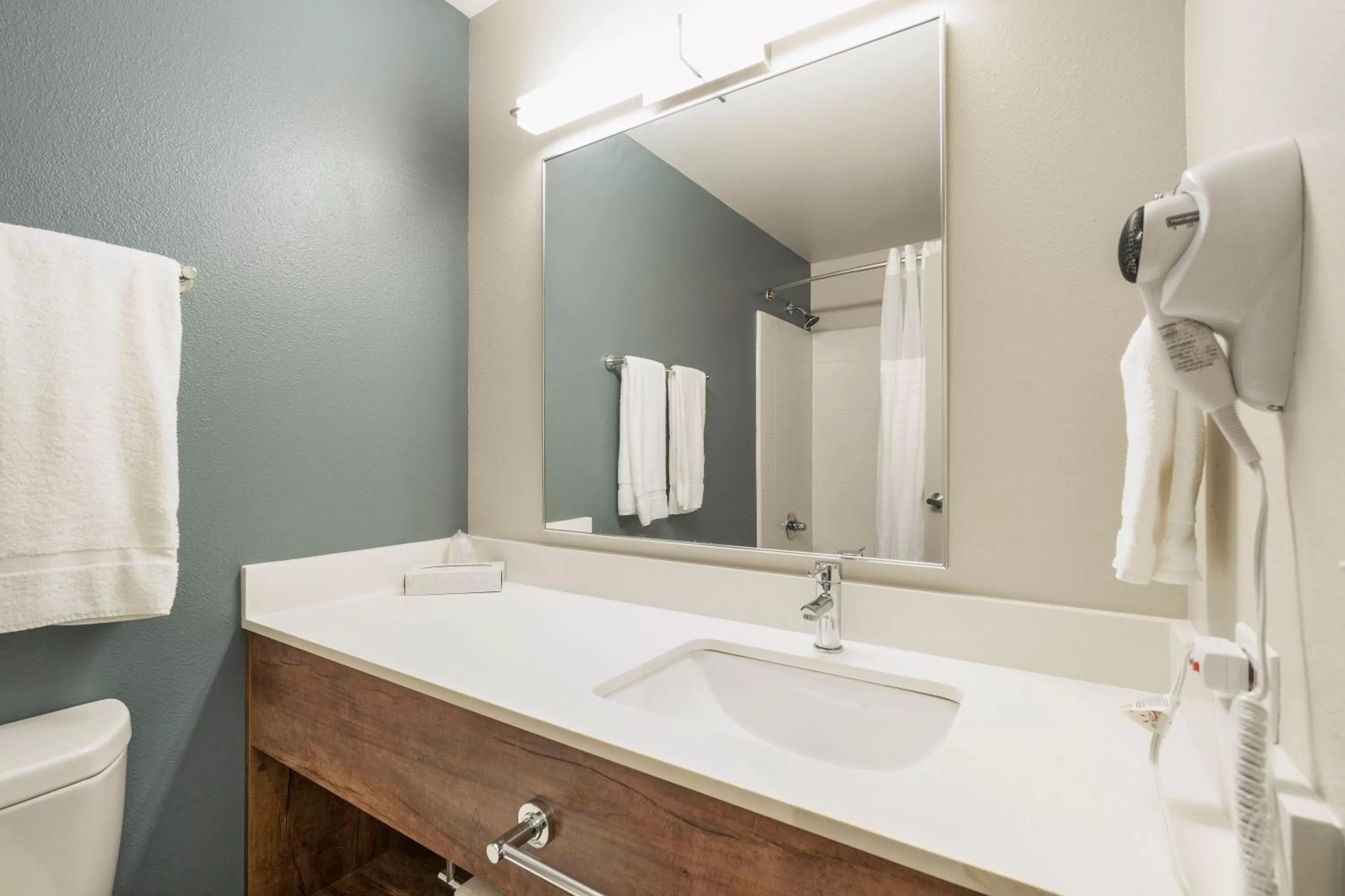 Bathroom in Extended Stay America Suites - Seattle - Redmond