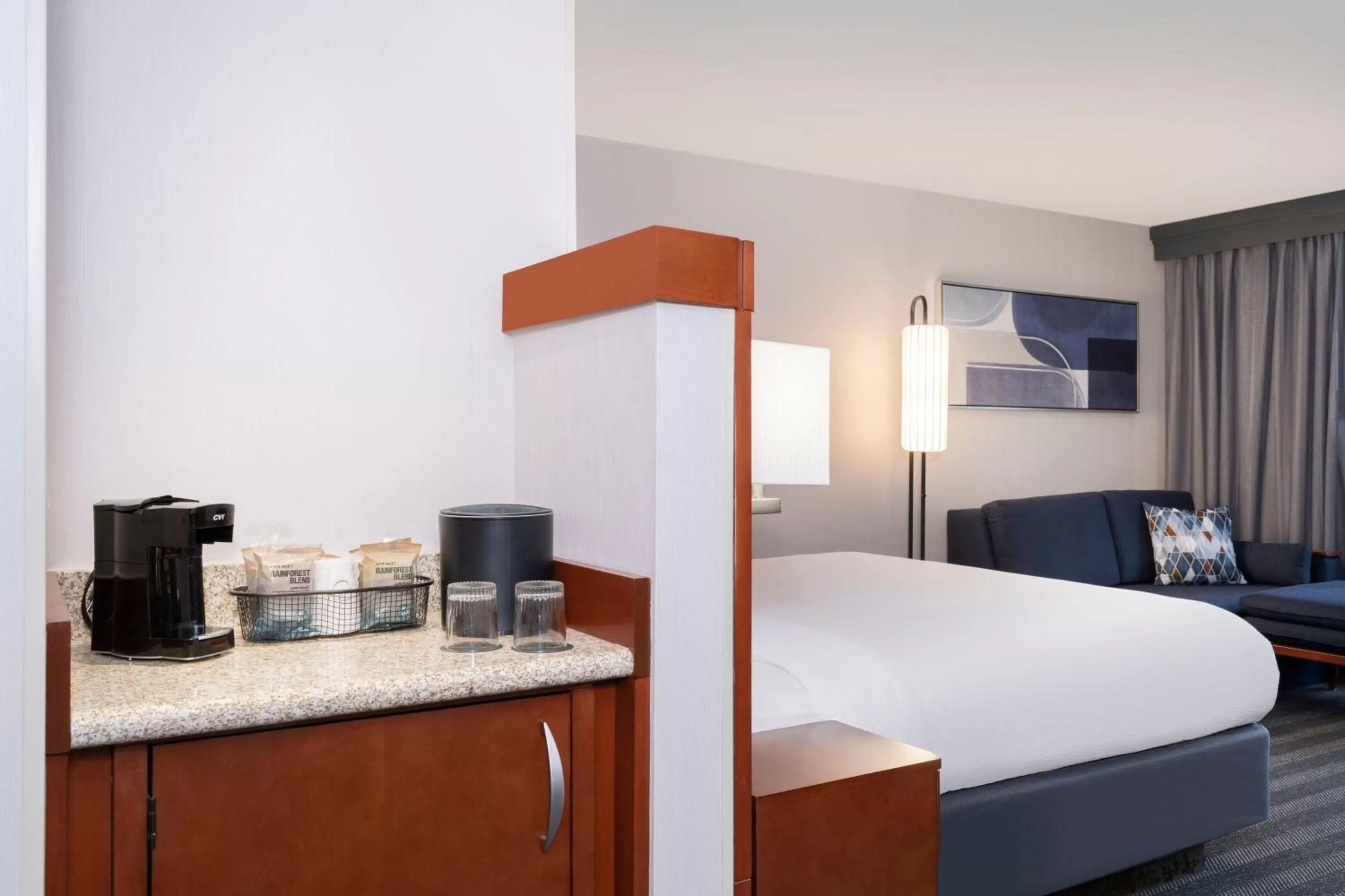 Lounge or bar, Bed in Courtyard by Marriott Columbus New Albany
