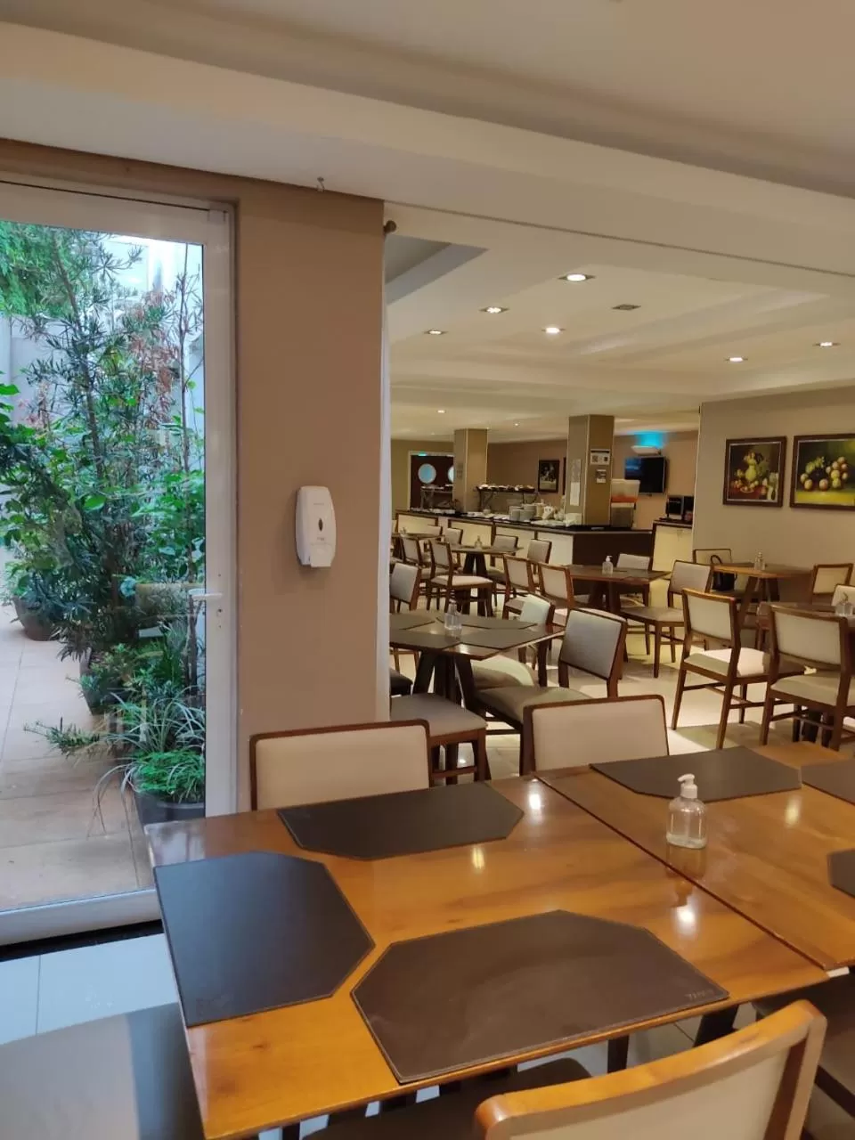 Restaurant/places to eat in Viale Tower Hotel