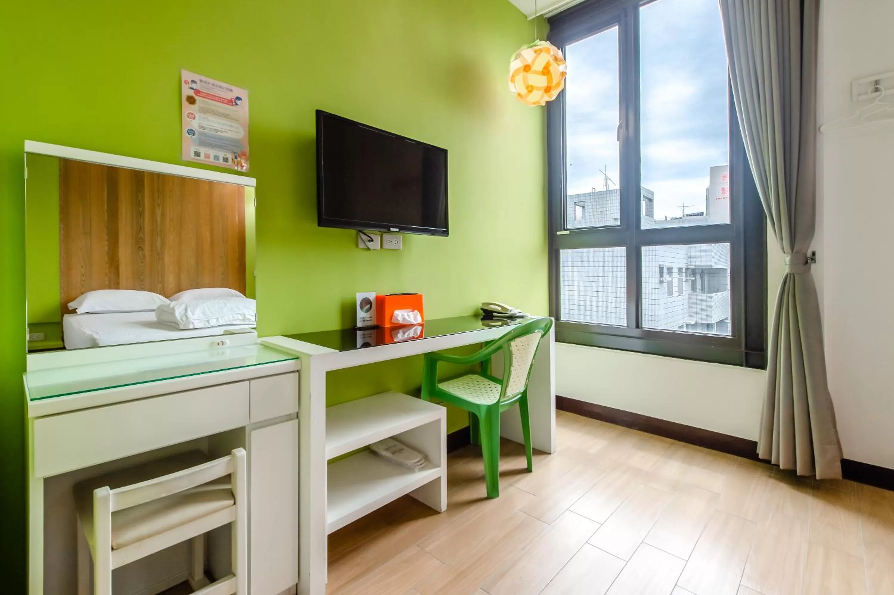 TV and multimedia, Bed in lightness Station Inn