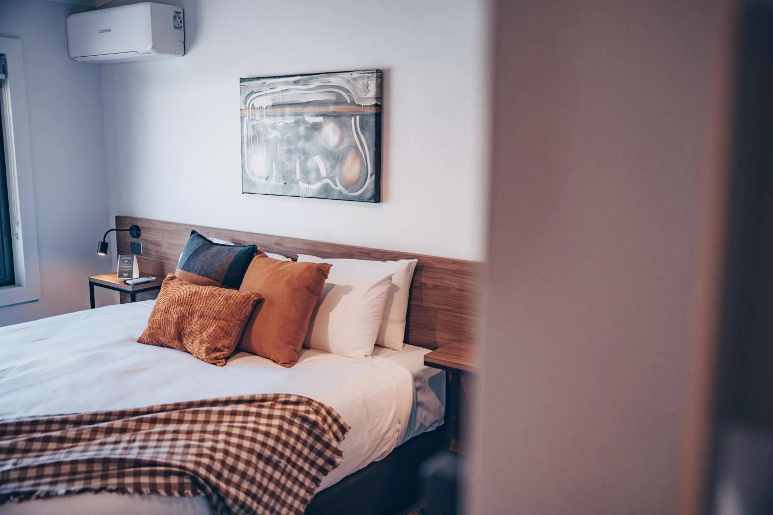 Bed in Banjo Paterson Inn