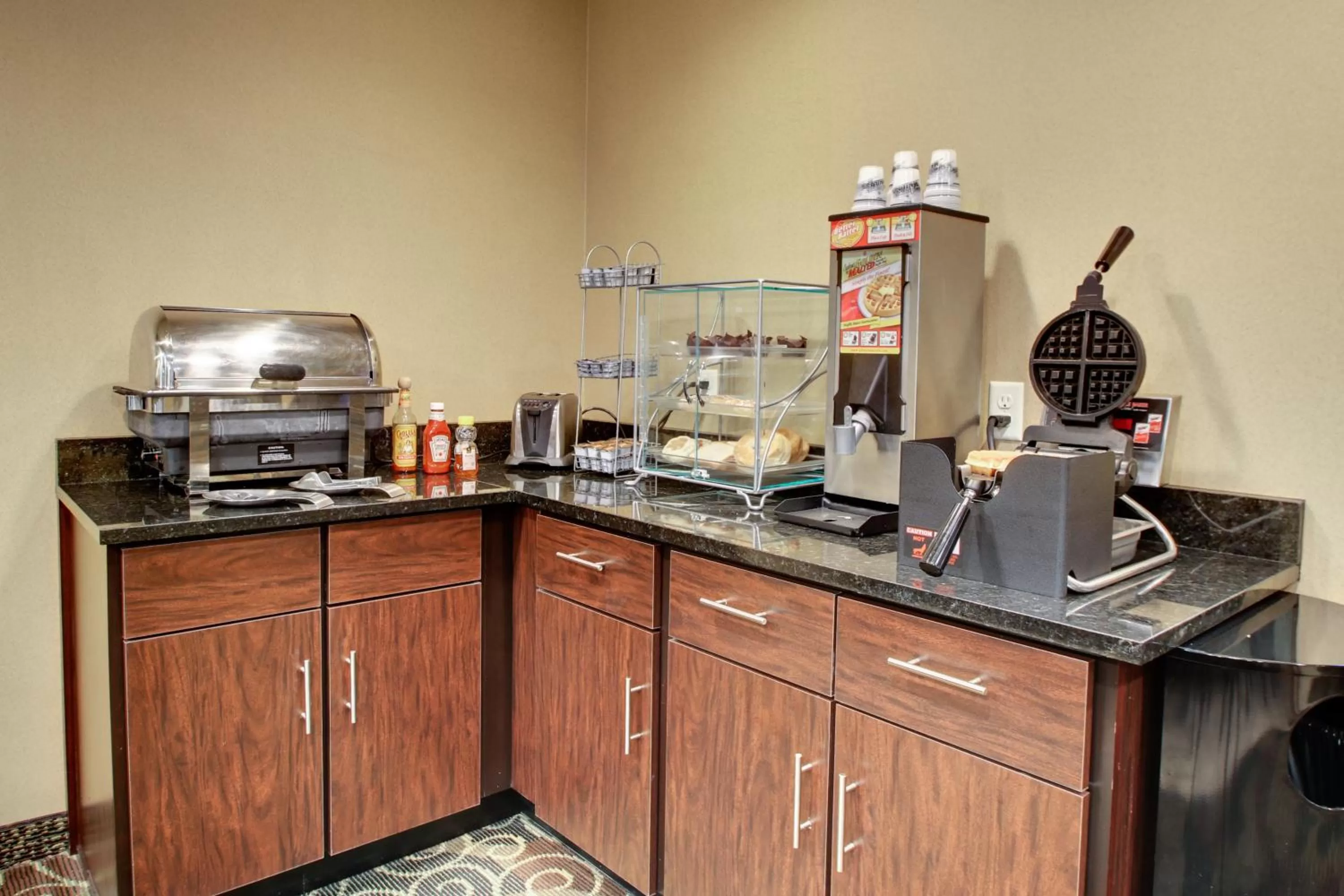 Restaurant/places to eat in Cobblestone Inn & Suites - Schuyler