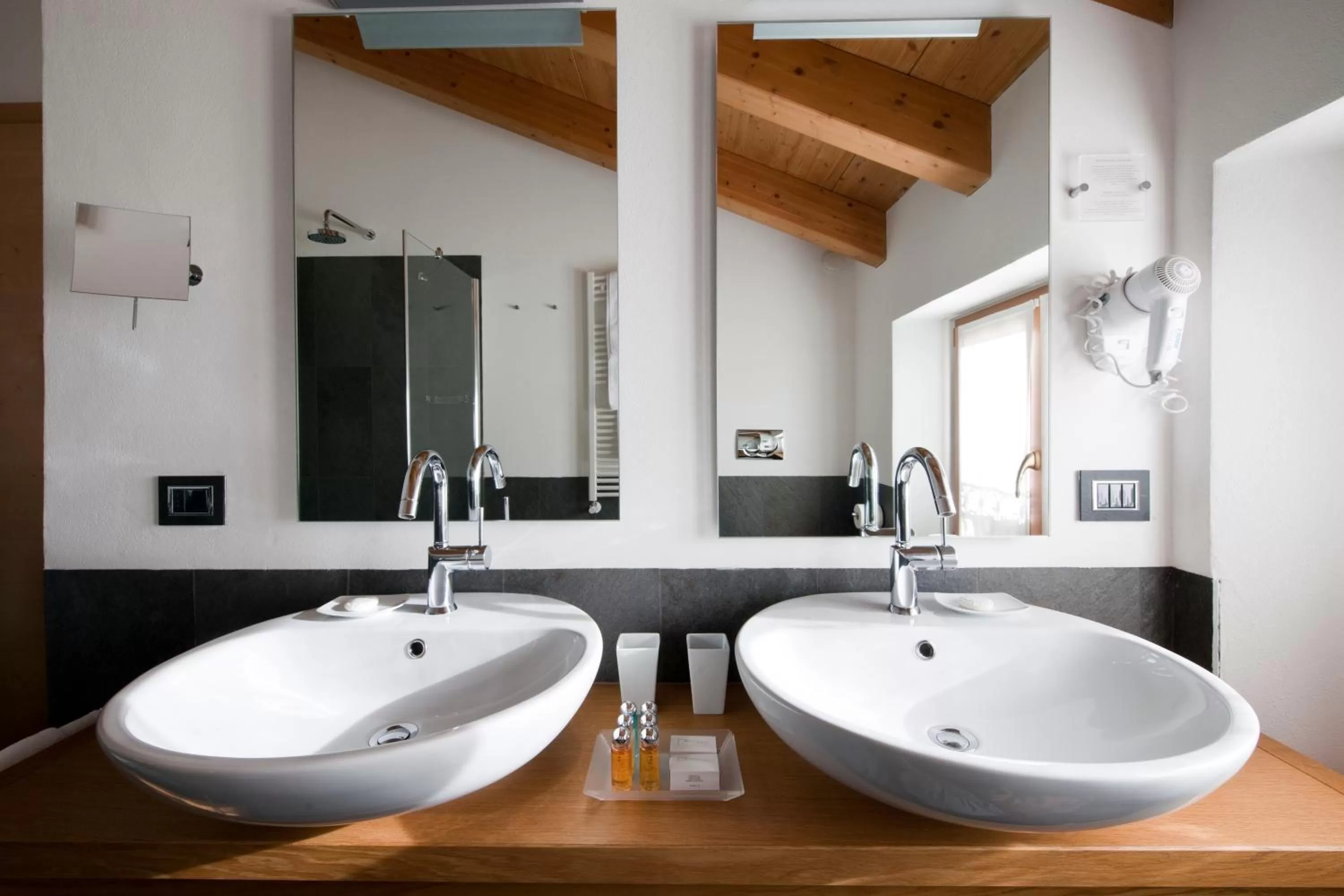 Toilet in Hotel Meublè Sertorelli Reit