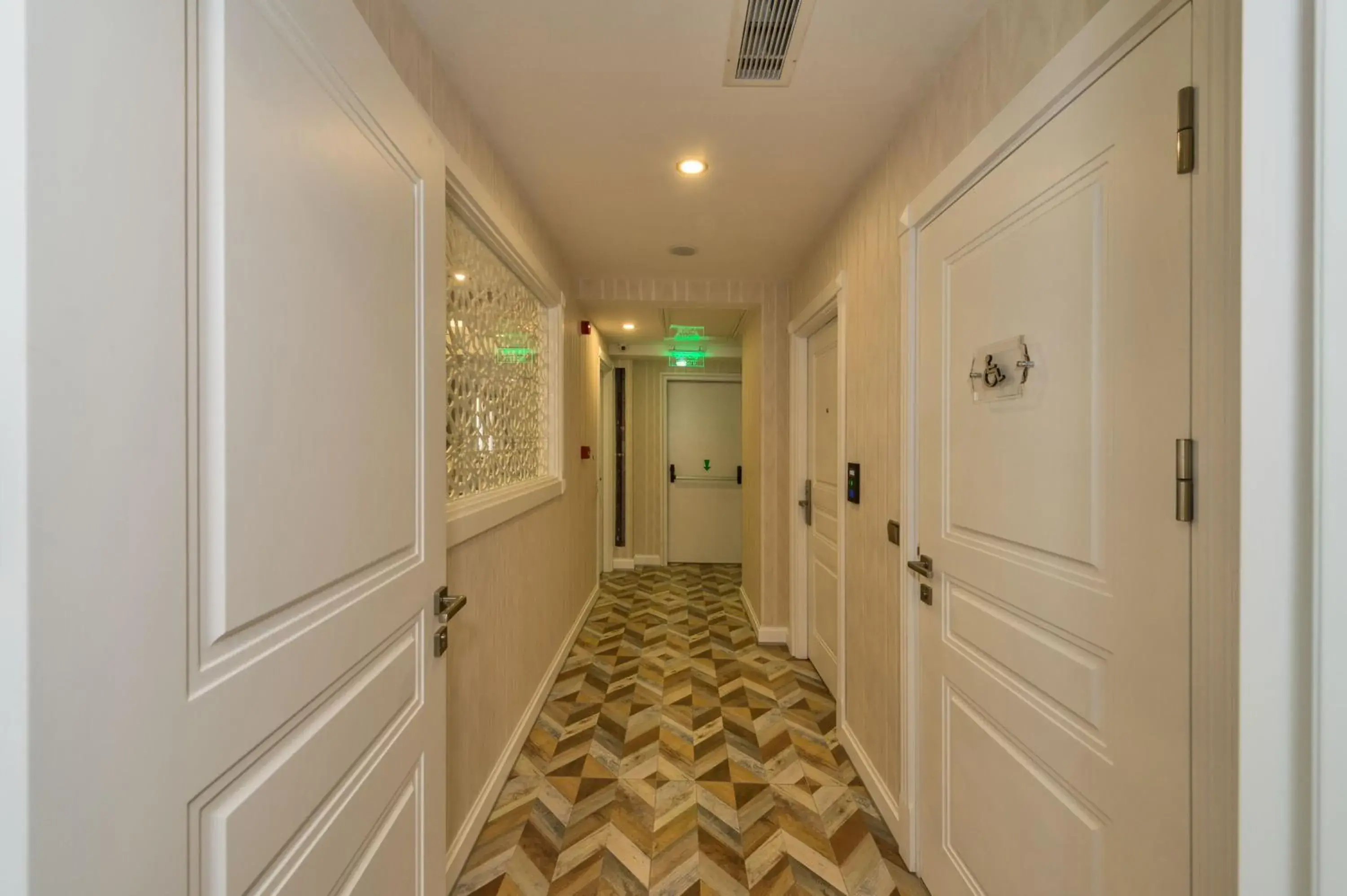 Double Room - Disability Access in Hanna Hotel Double Room - Disability Access in Hanna Hotel