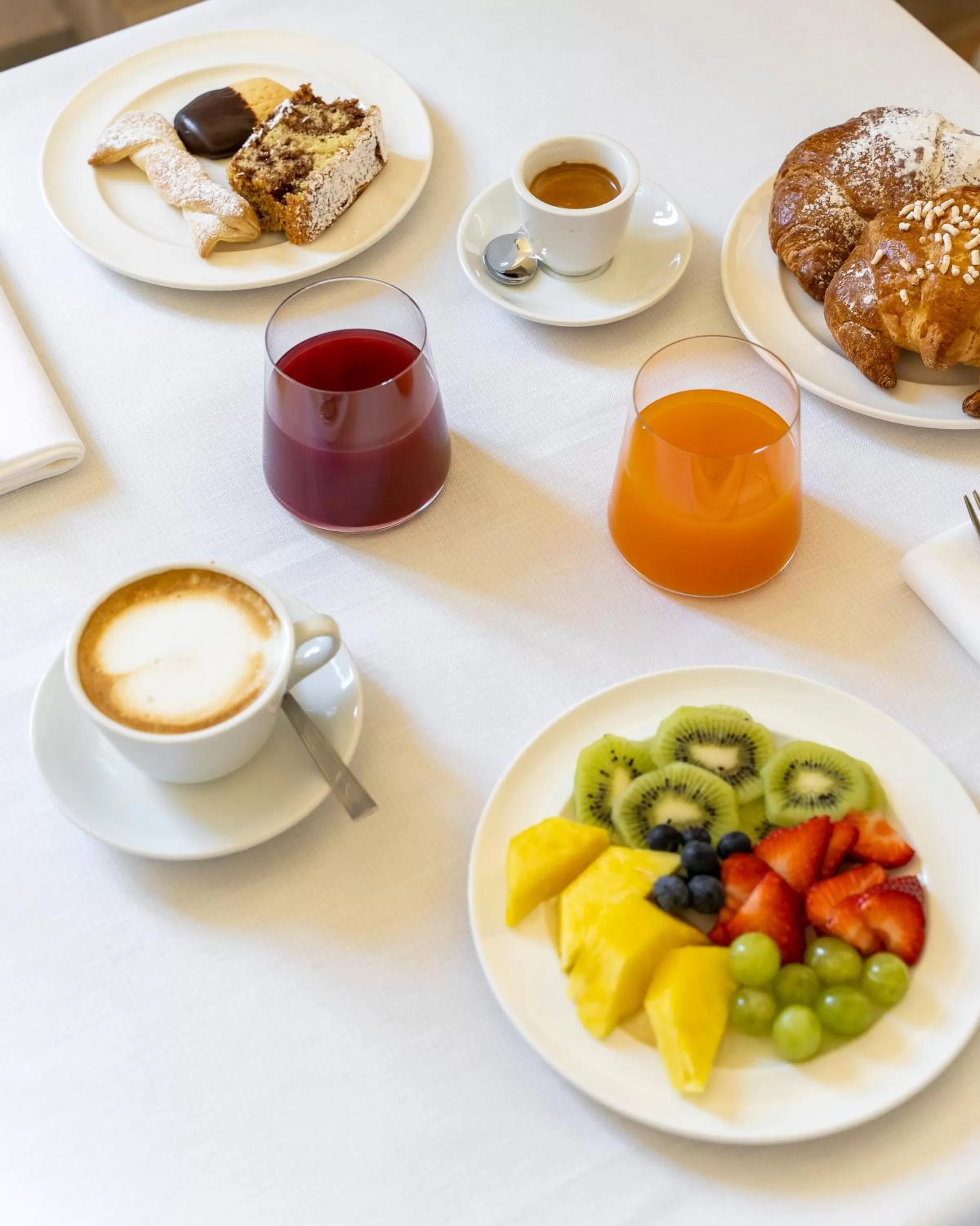 Breakfast in VILLA MANZONI