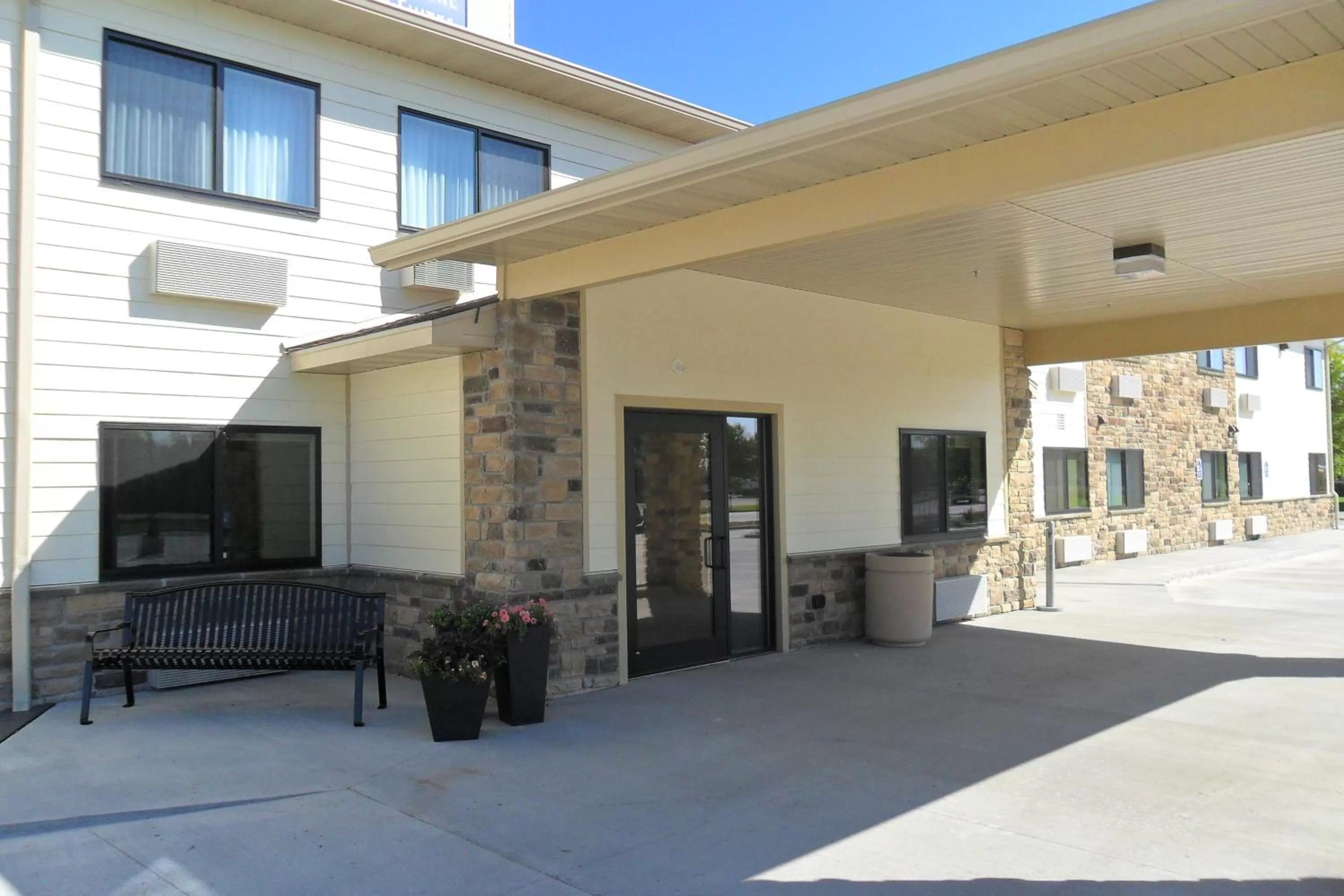 Facade/entrance in Cobblestone Inn & Suites - Fort Dodge