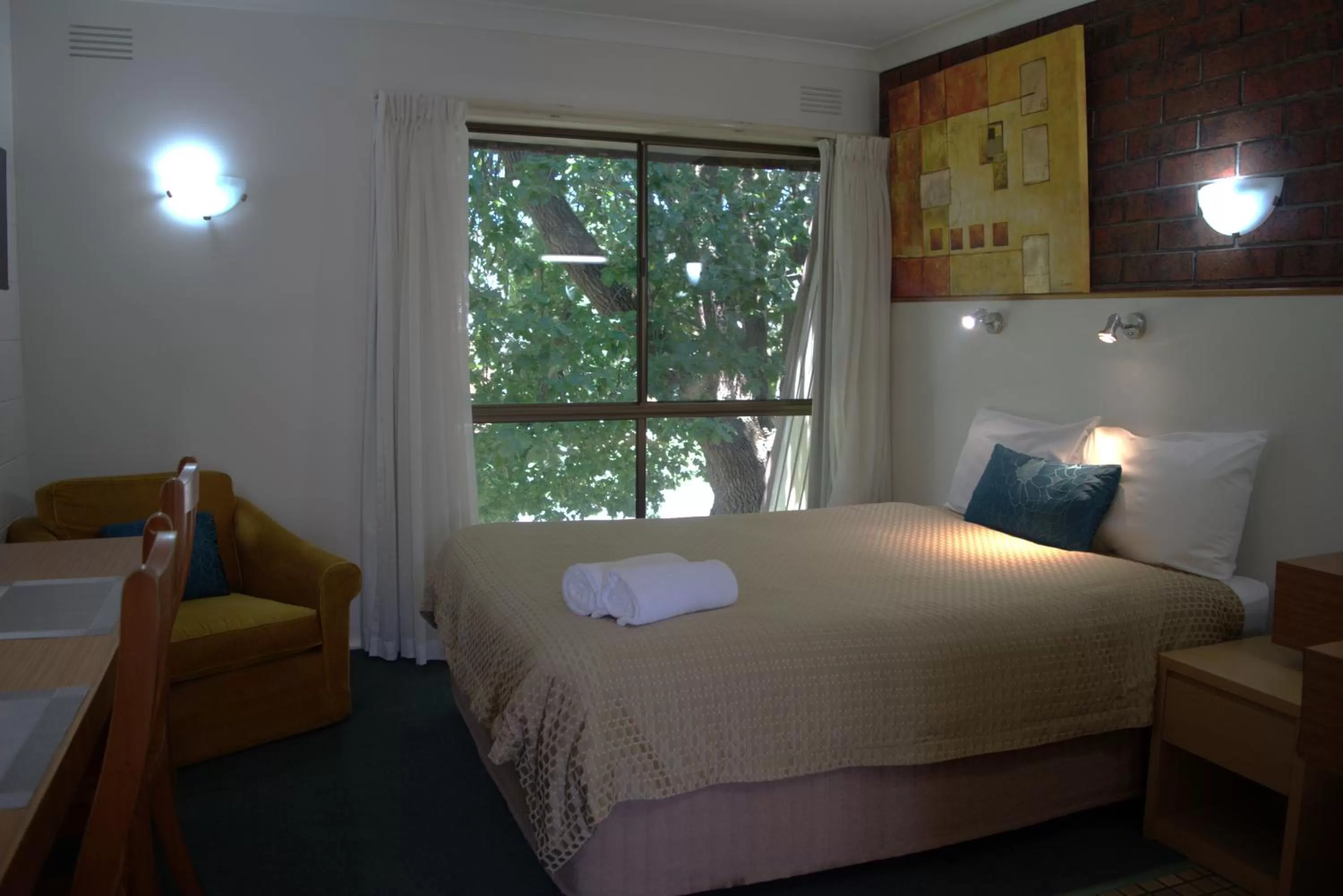 Bed in City Gardens Motel