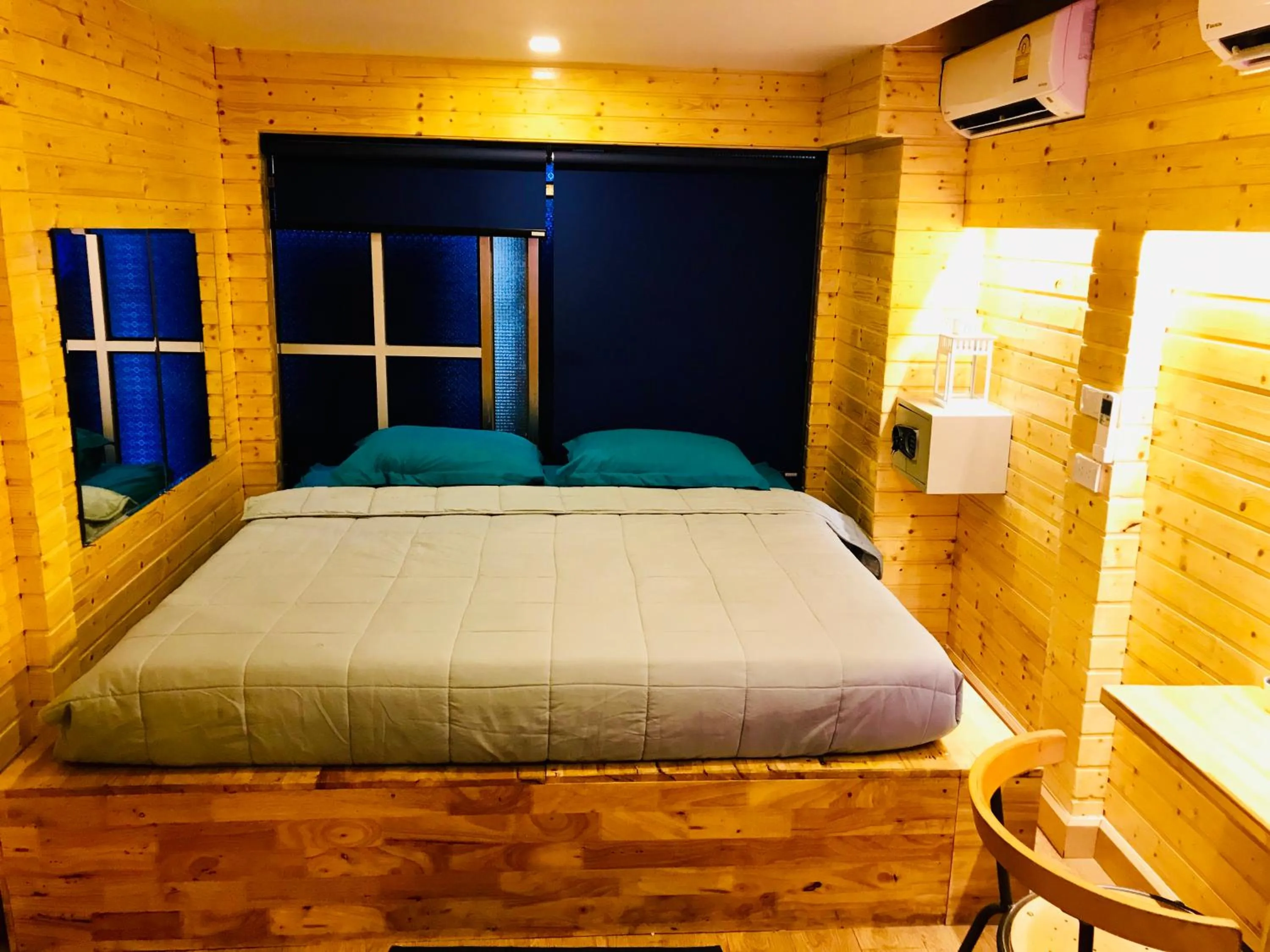 Bedroom, Bed in Blu Cabin Ari Stylish Gay Poshtel
