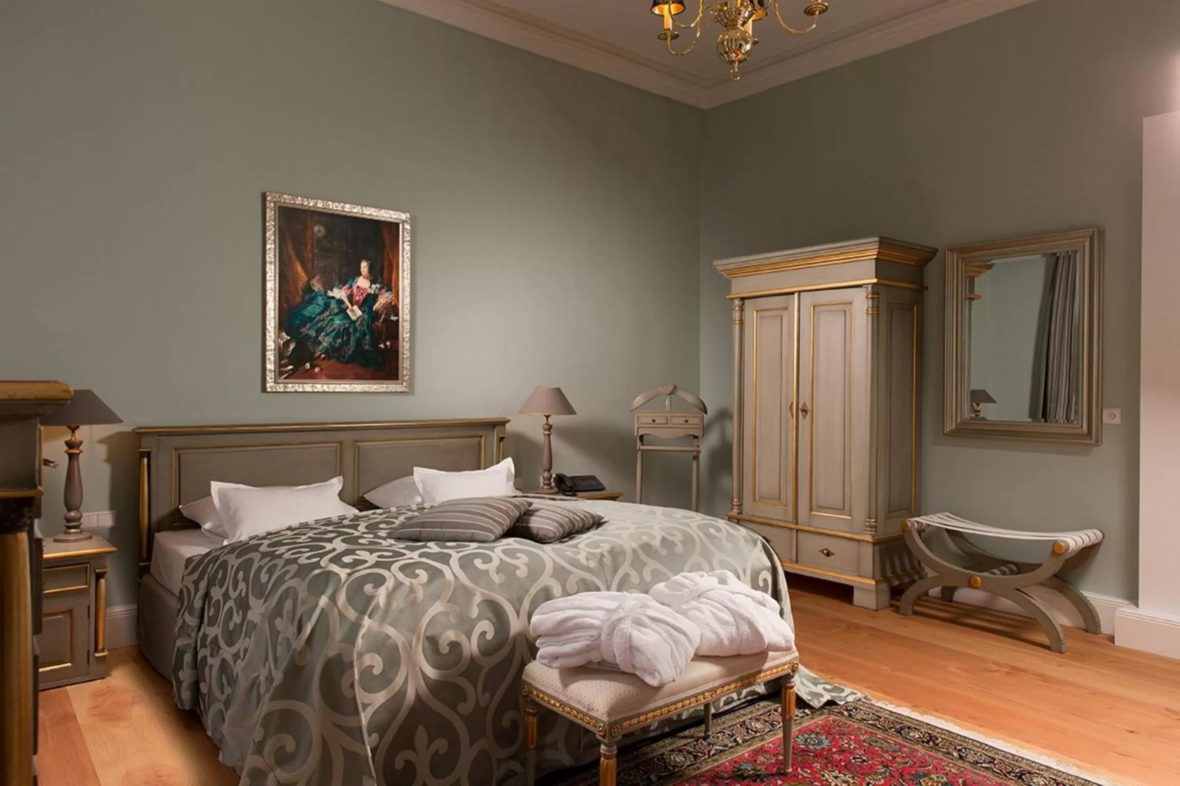 Photo of the whole room, Bed in Palais Esplanade Hamburg - Adults Only