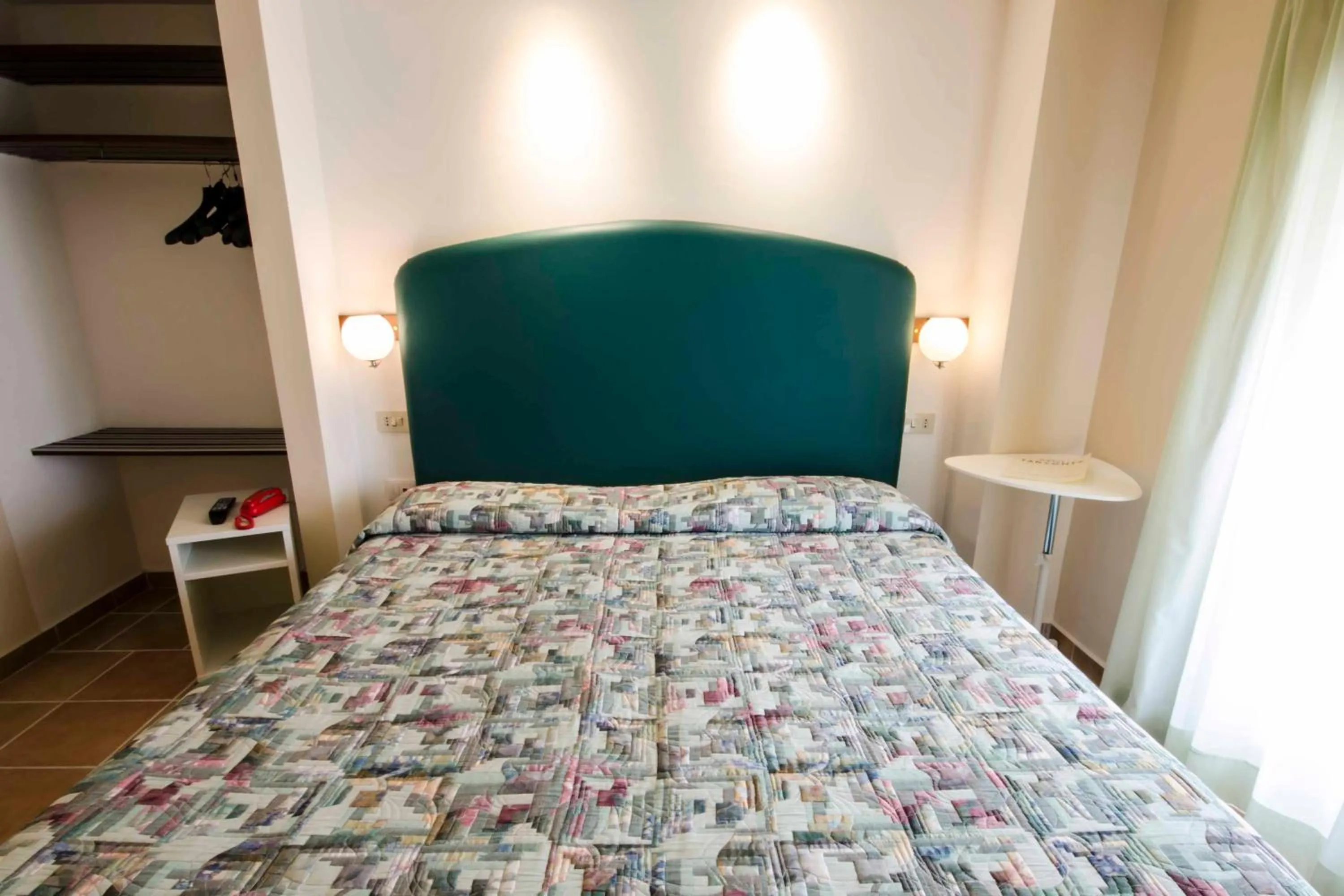 Photo of the whole room, Bed in Hotel Tarconte