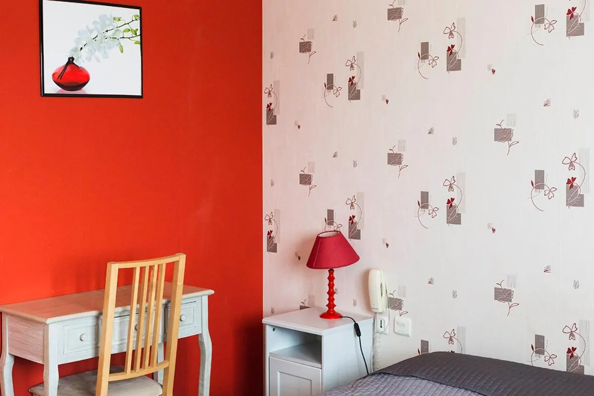 Bed in Hotel Le Cormier 9