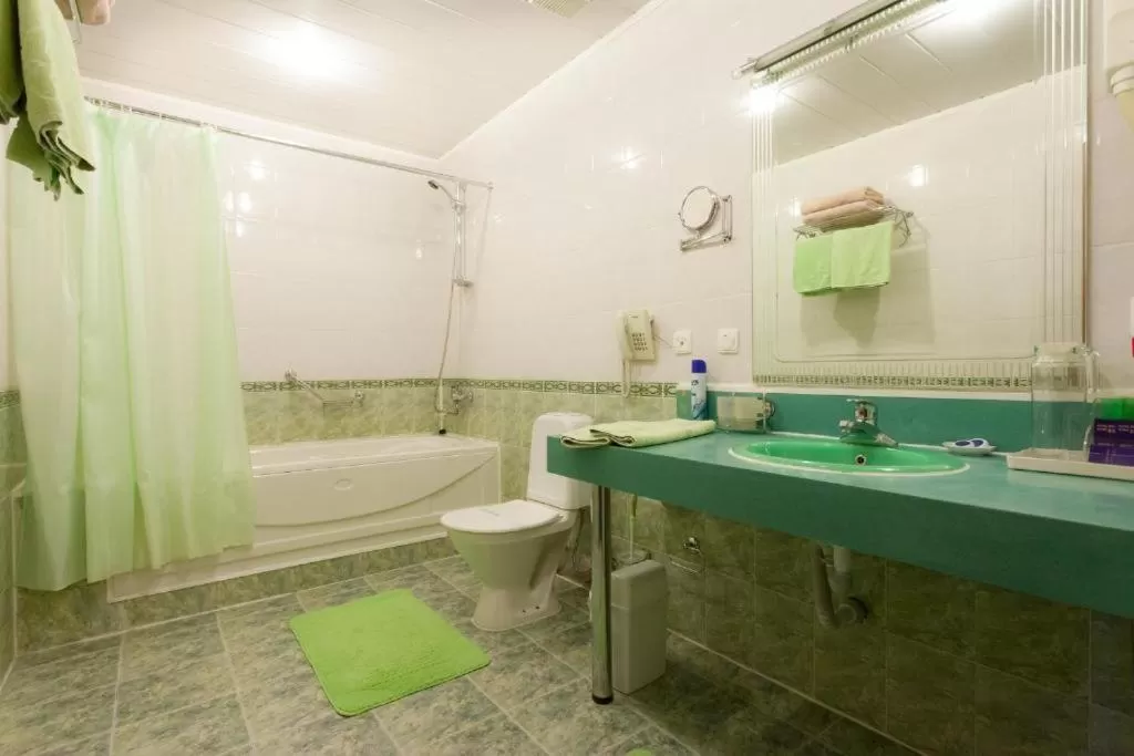 Toilet in Rahat Hotel