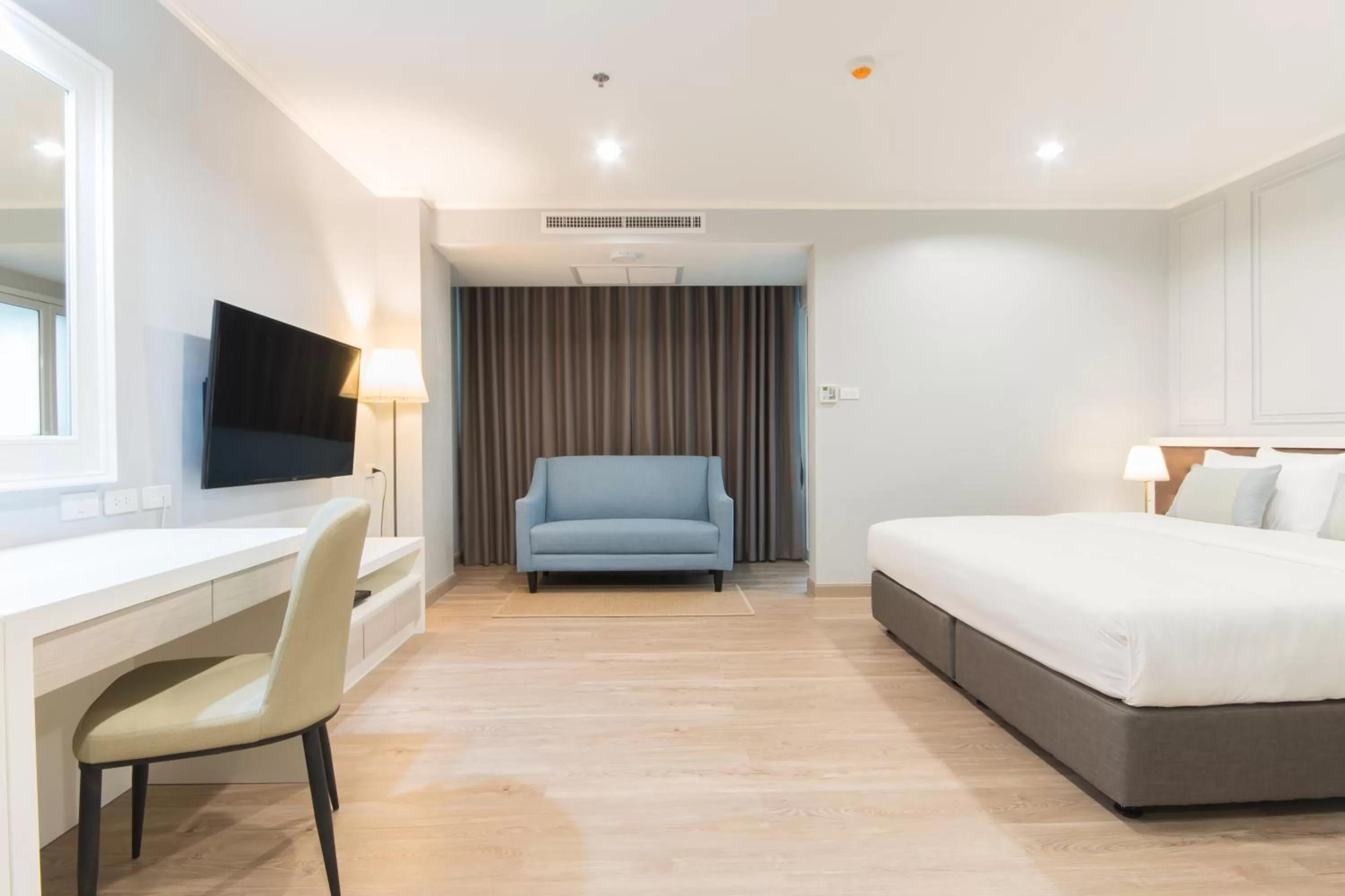 Bed in Jasmine Resort Sriracha