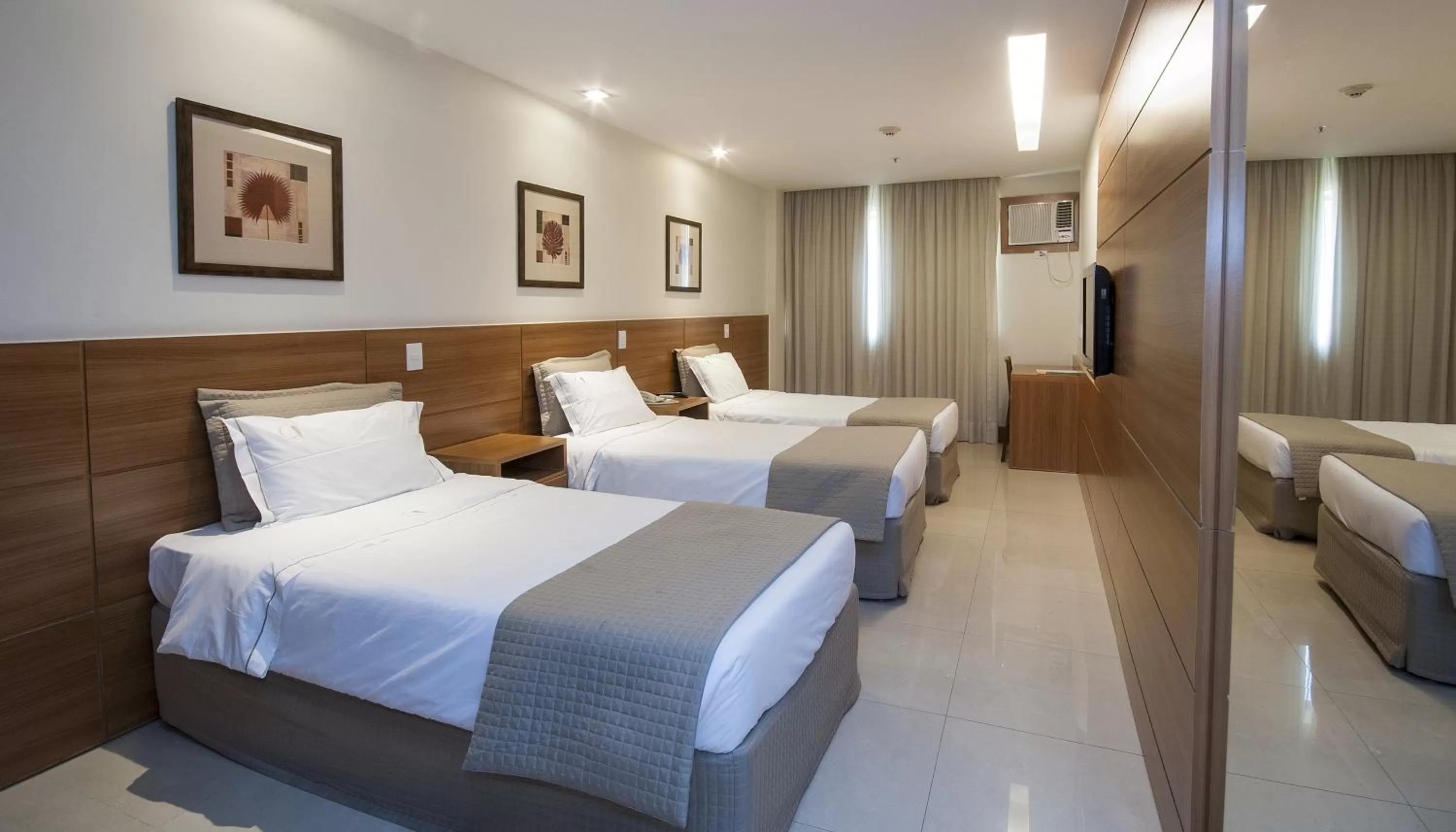 Property building, Bed in Américas Granada Hotel