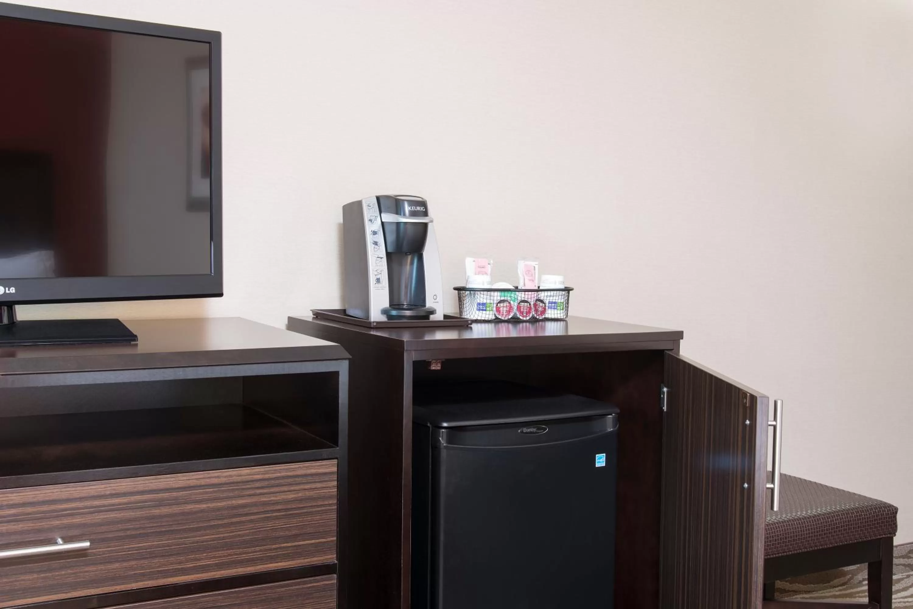 Photo of the whole room in Holiday Inn Express Hotel & Suites Grand Rapids-North by IHG