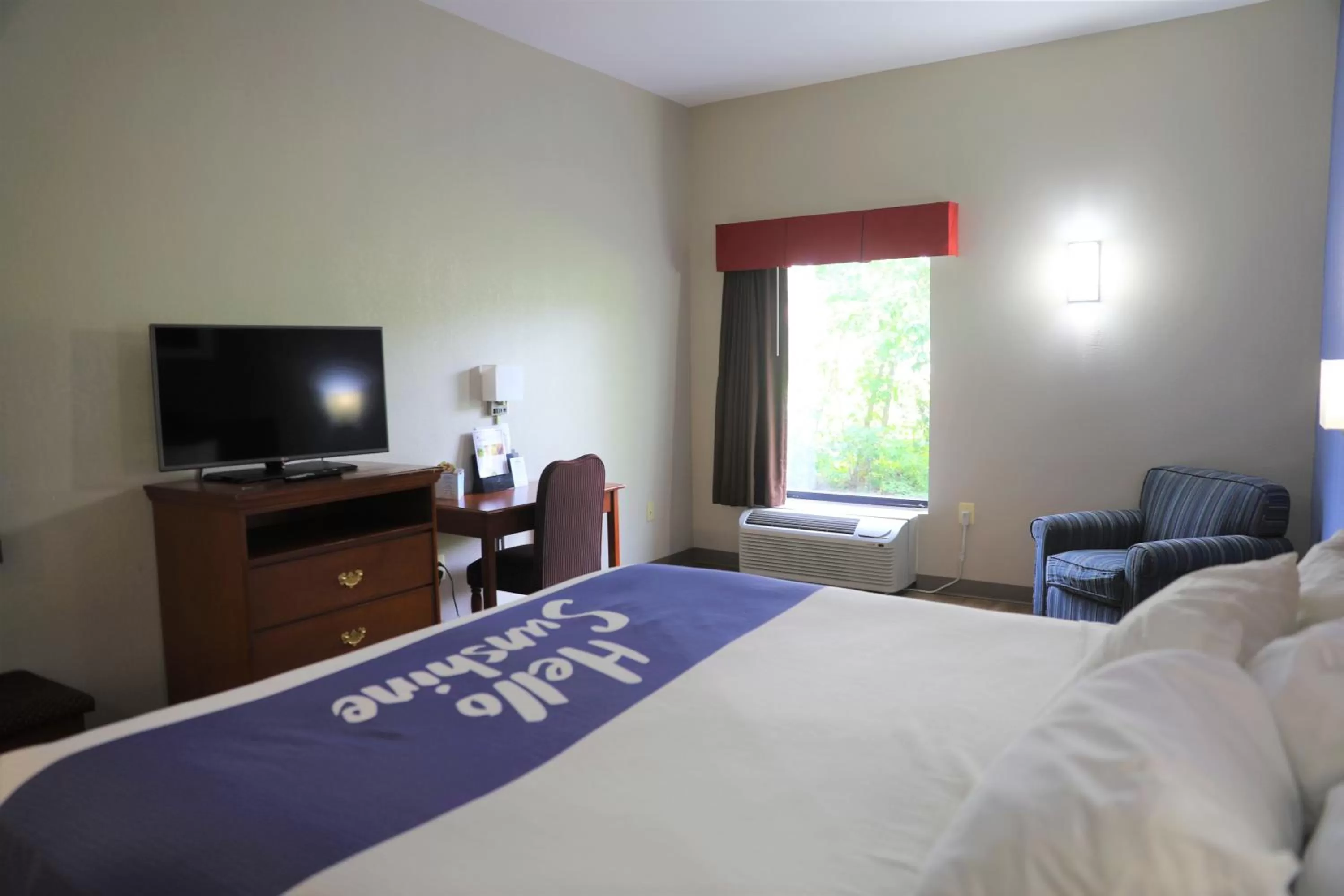 Standard King Room - Non-Smoking  in Days Inn by Wyndham Manassas