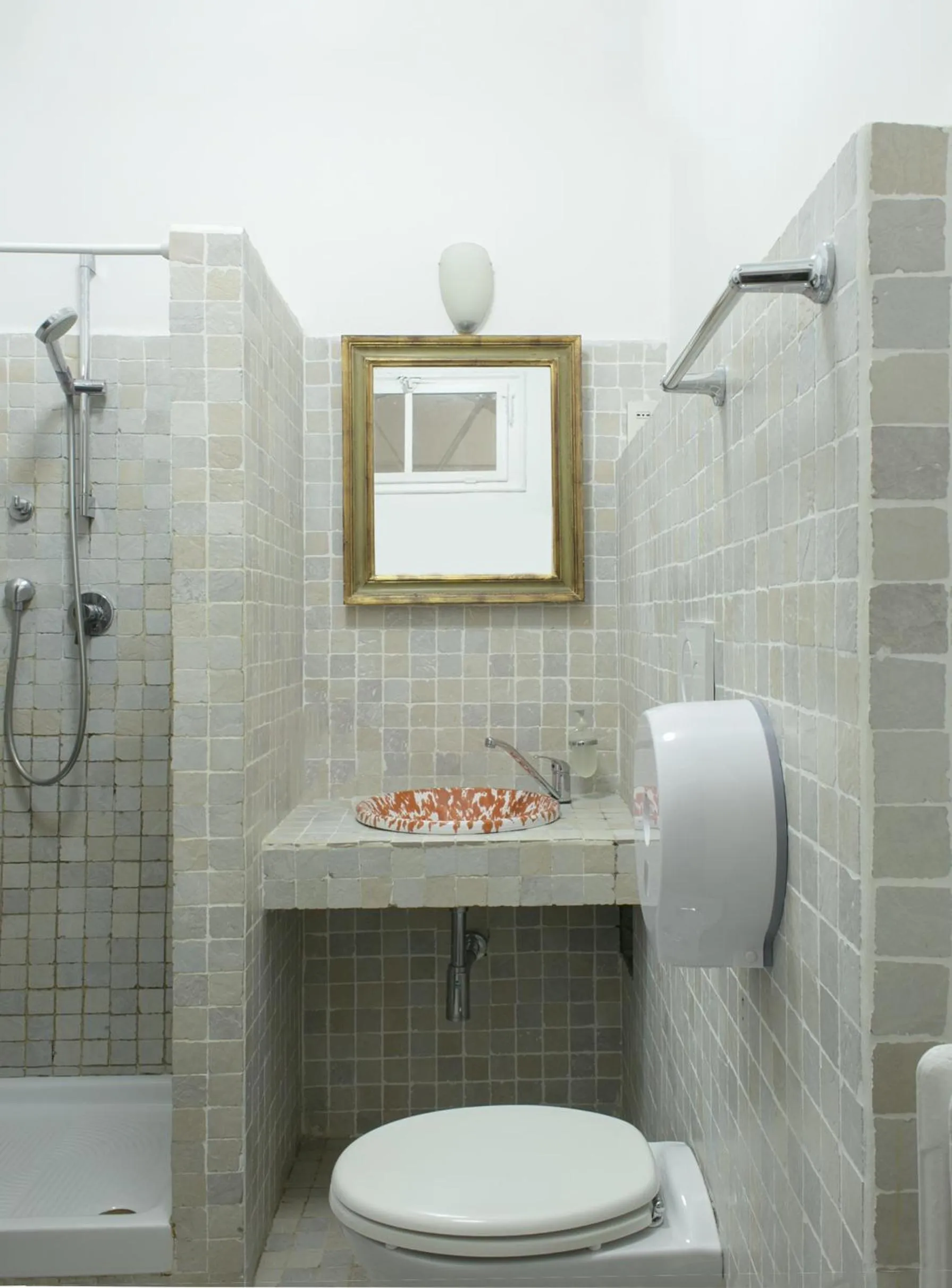 Shower in Loggia Fiorentina