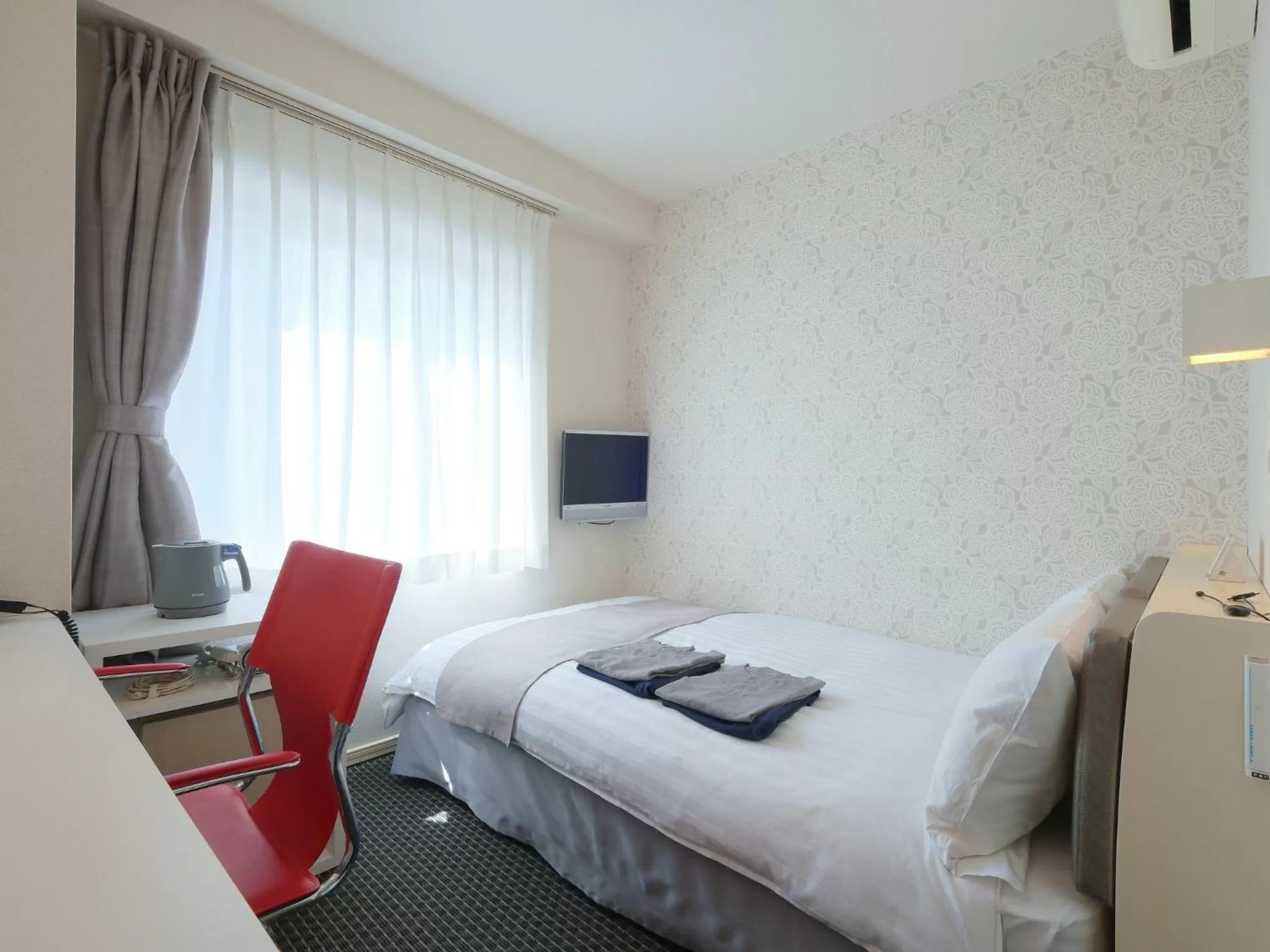 Photo of the whole room, Bed in Fukuyama Oriental Hotel