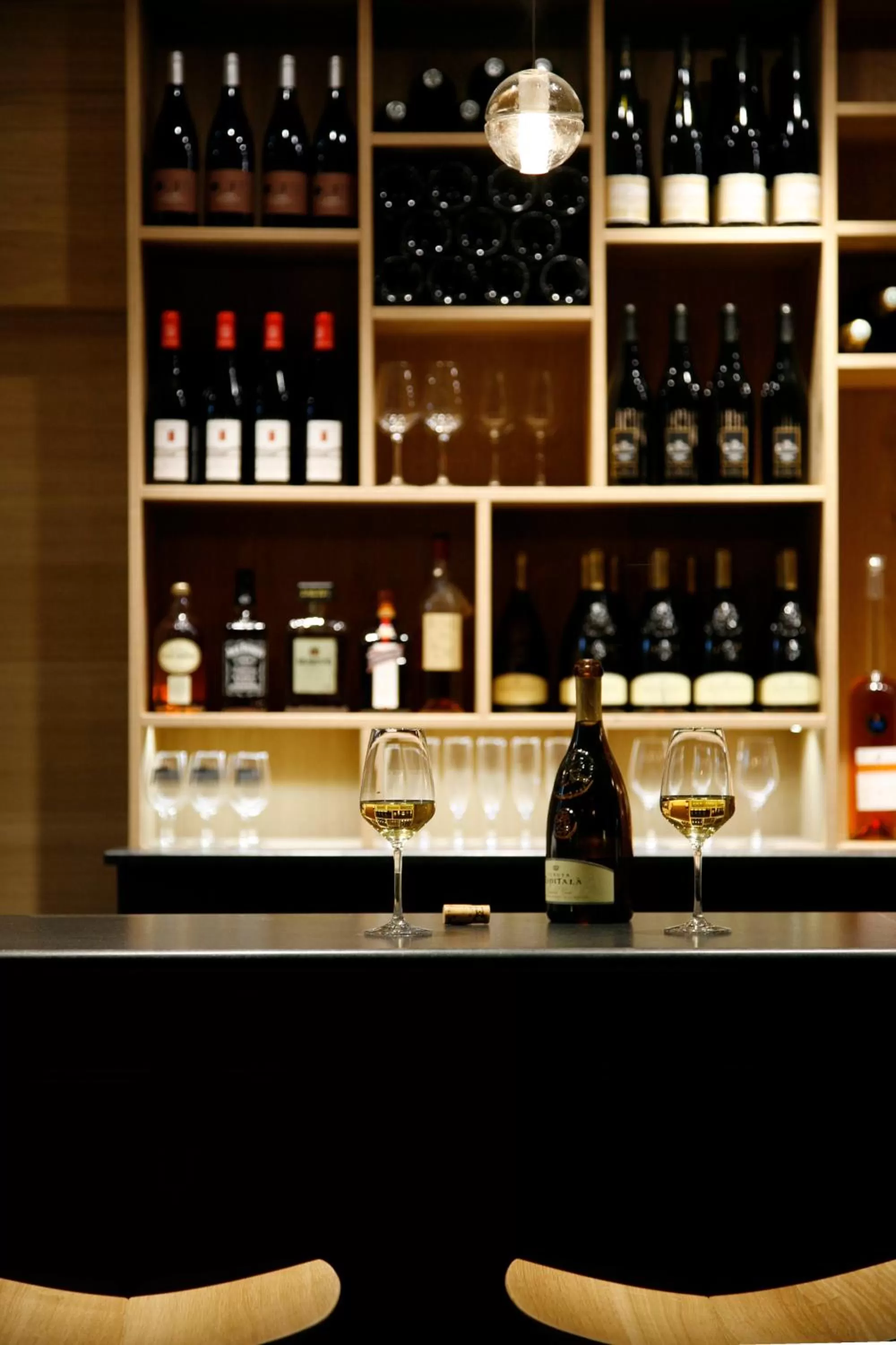 Lounge or bar in HANNONG Hotel & Wine Bar