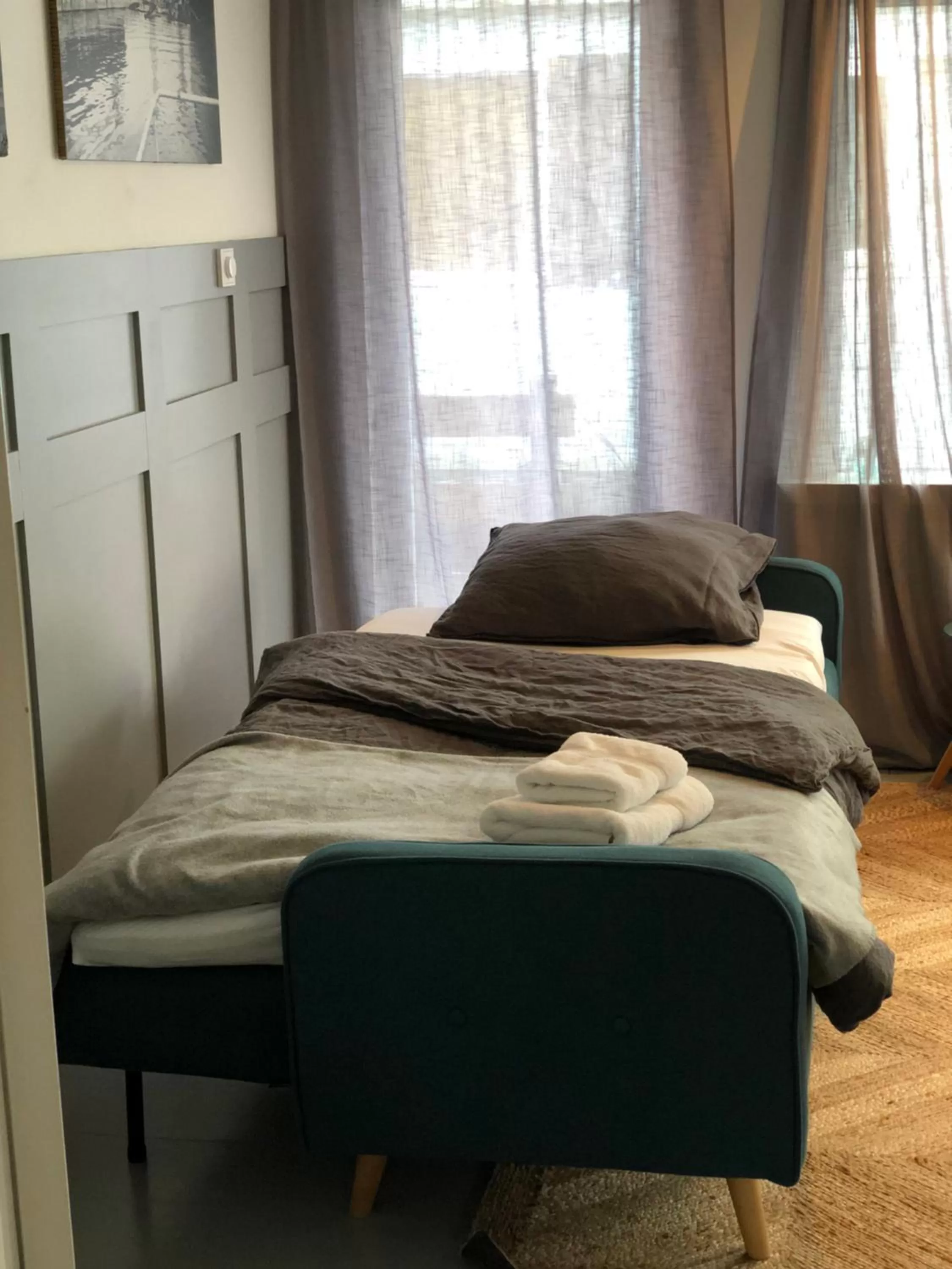 Bed in Houseboat apartment with water terrace, free parking, free bikes & fast wifi