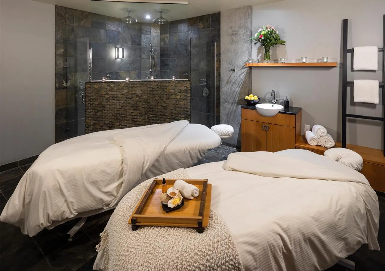 Spa and wellness centre/facilities, Bed in Brentwood Bay Resort & Spa